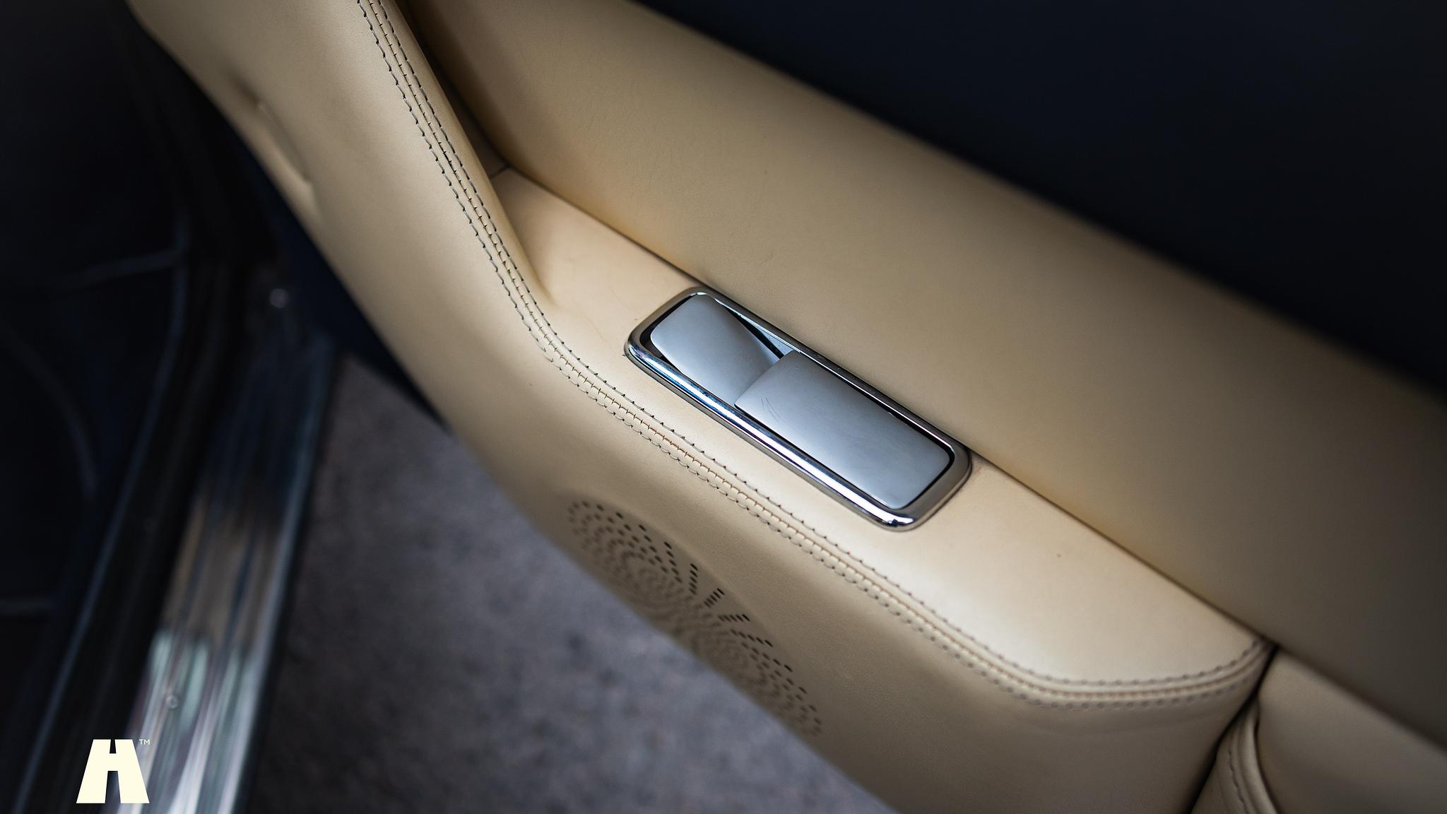 Interior image of 1985 Ferrari Mondial Quattrovalvole Design by Pininfarina (10)