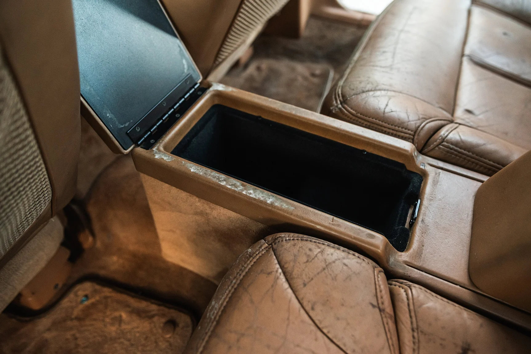 Interior image of 1989 Cadillac Seville (51)