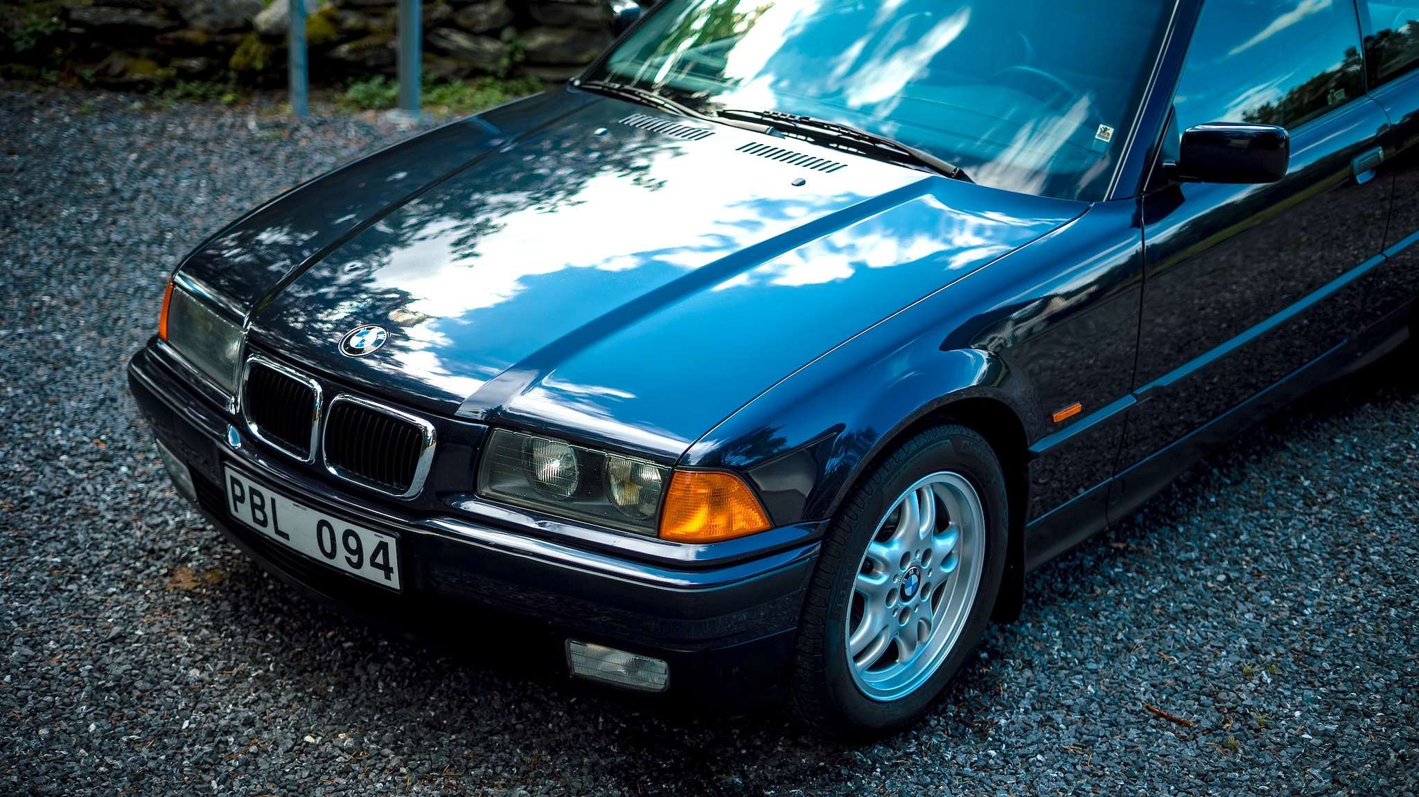 Exterior image of 1997 BMW 328i Coupé Automatisk