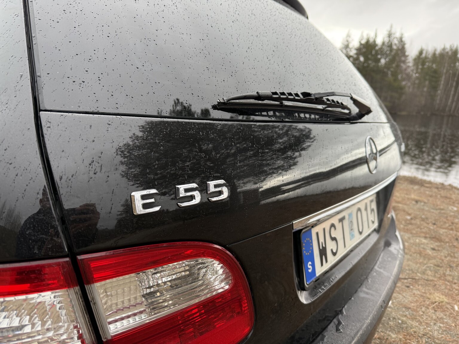 Exterior image of 2005 Mercedes-Benz E 55 T AMG
