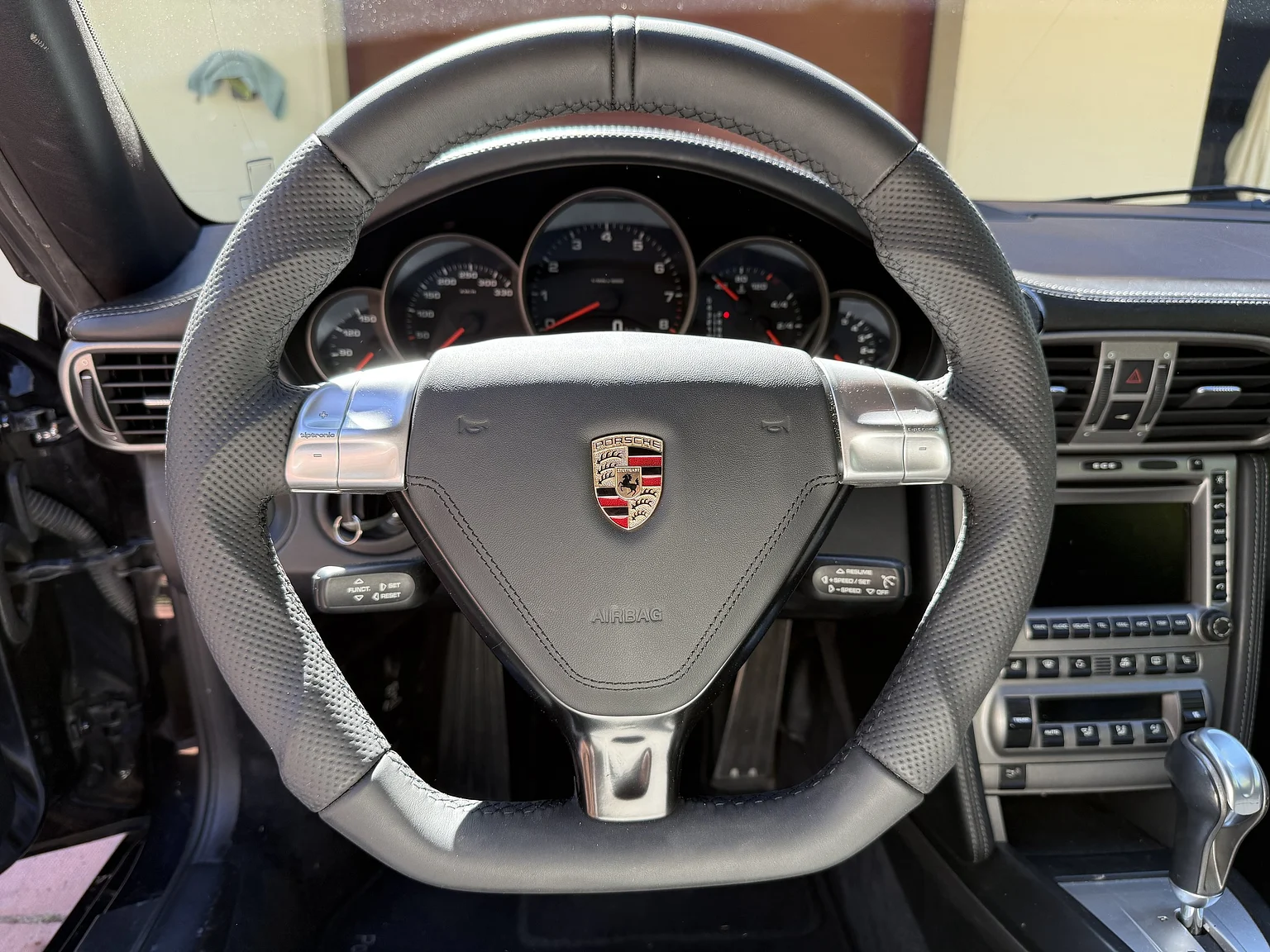 Innenraumfoto von 2008 Porsche 911 Carrera 4 (7)