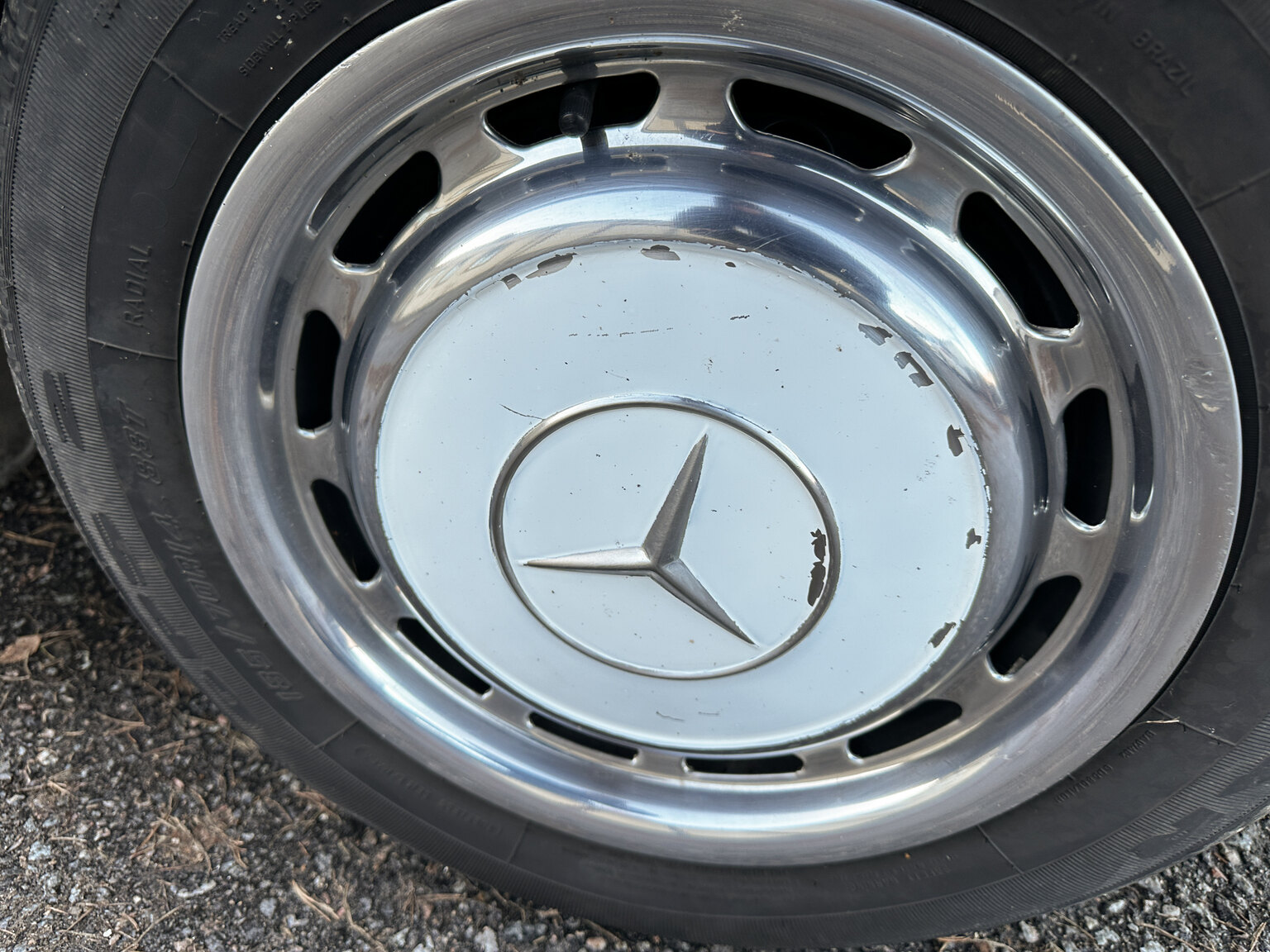 Exterior image of 1967 Mercedes-Benz 250 S