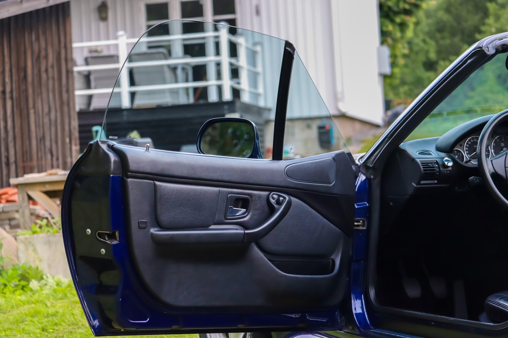 Interior image of 1999 BMW Z3 1.9i