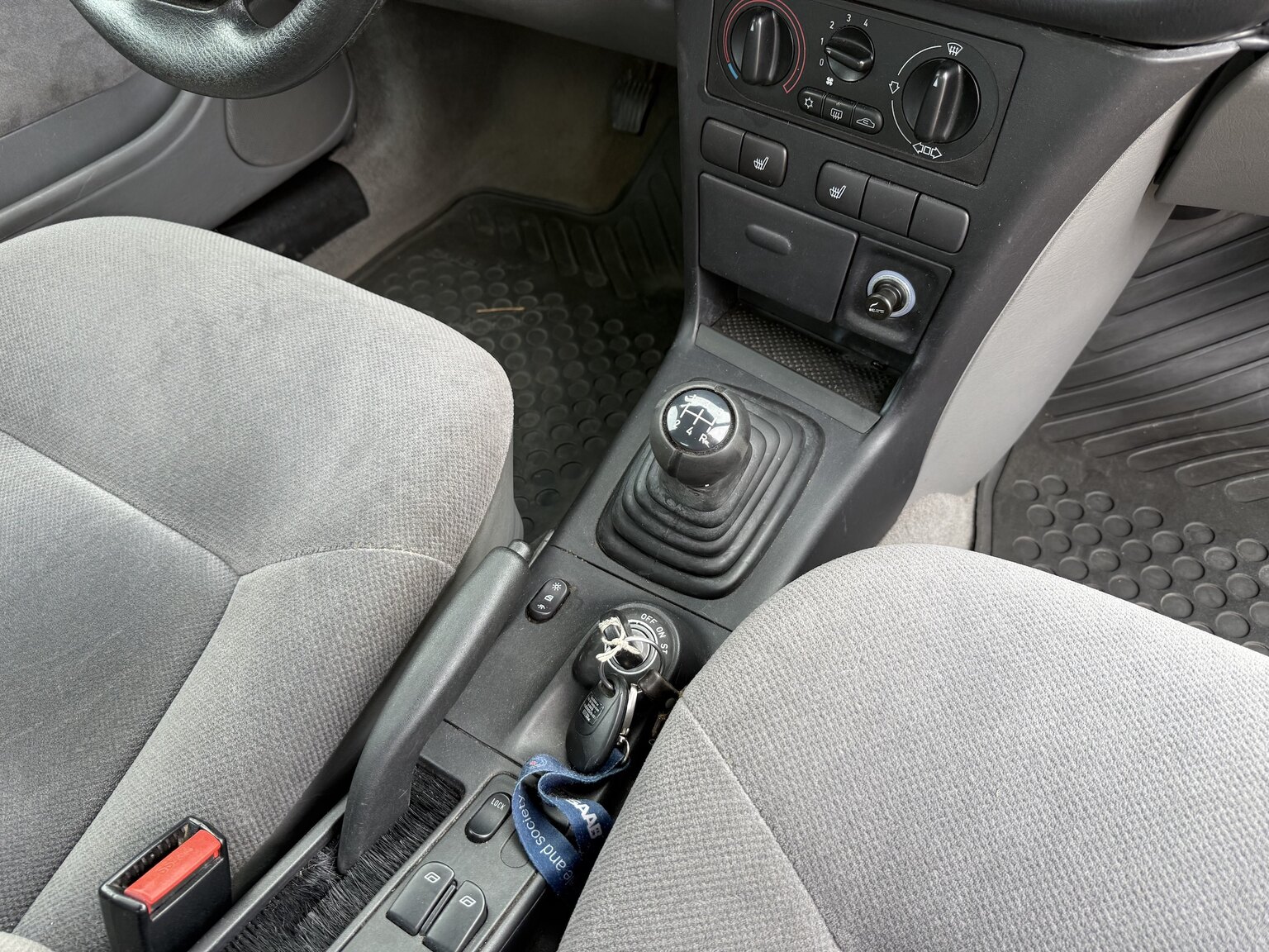 Interior image of 1997 SAAB 900