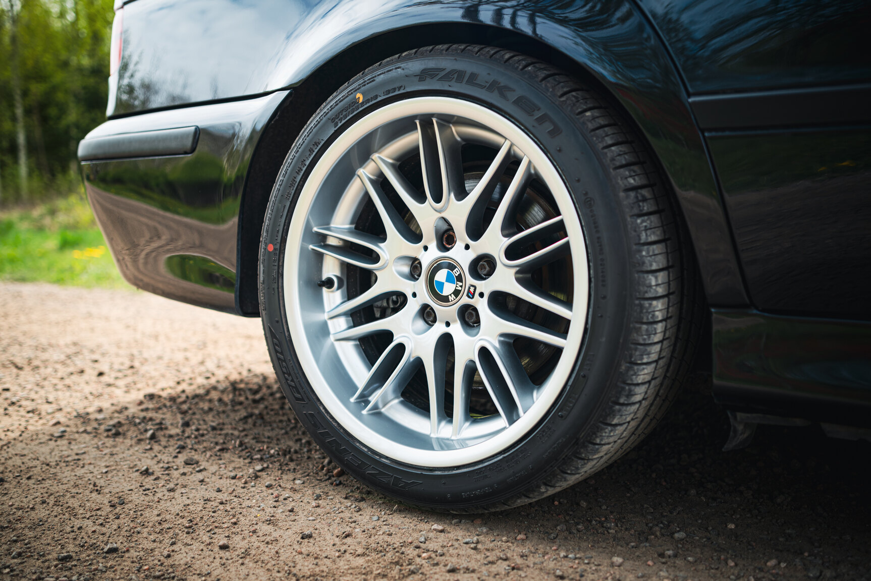 Exterior image of 2000 BMW M5 E39