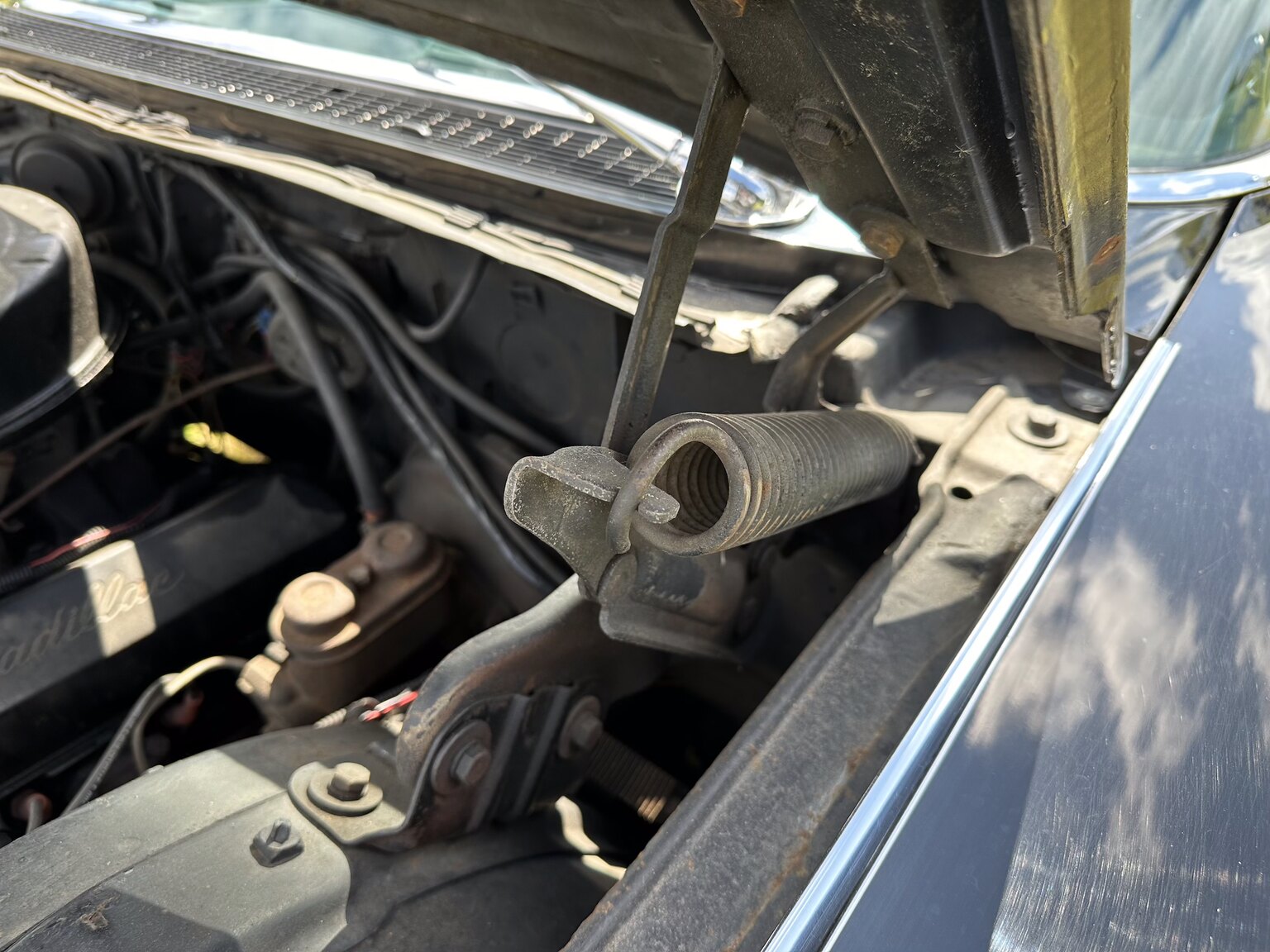 Image of 1964 Cadillac Fleetwood Seventy-Five Limousine mechanics (10)