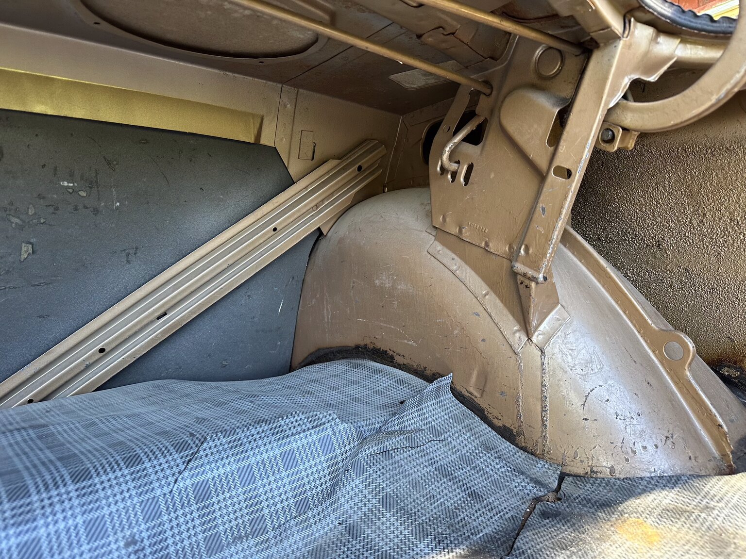 Interiörbild 1966 Plymouth Valiant 100 2-door Sedan