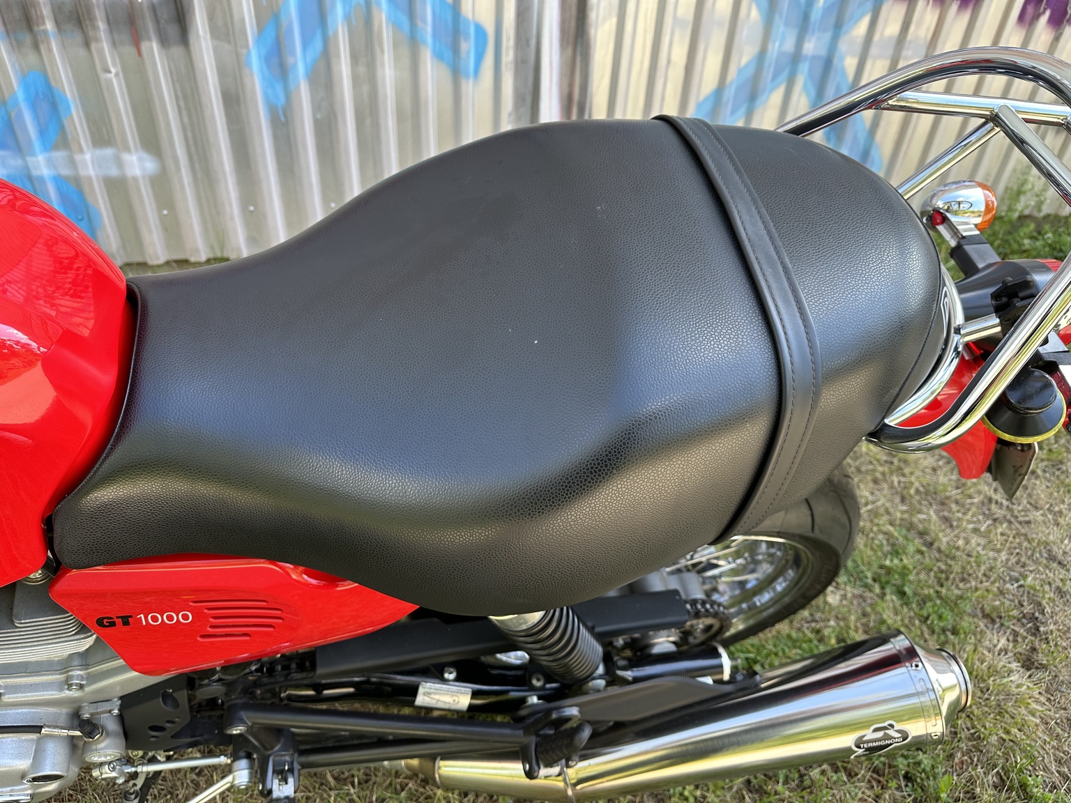 Exteriörbild på 2006 Ducati 1000 GT (18)