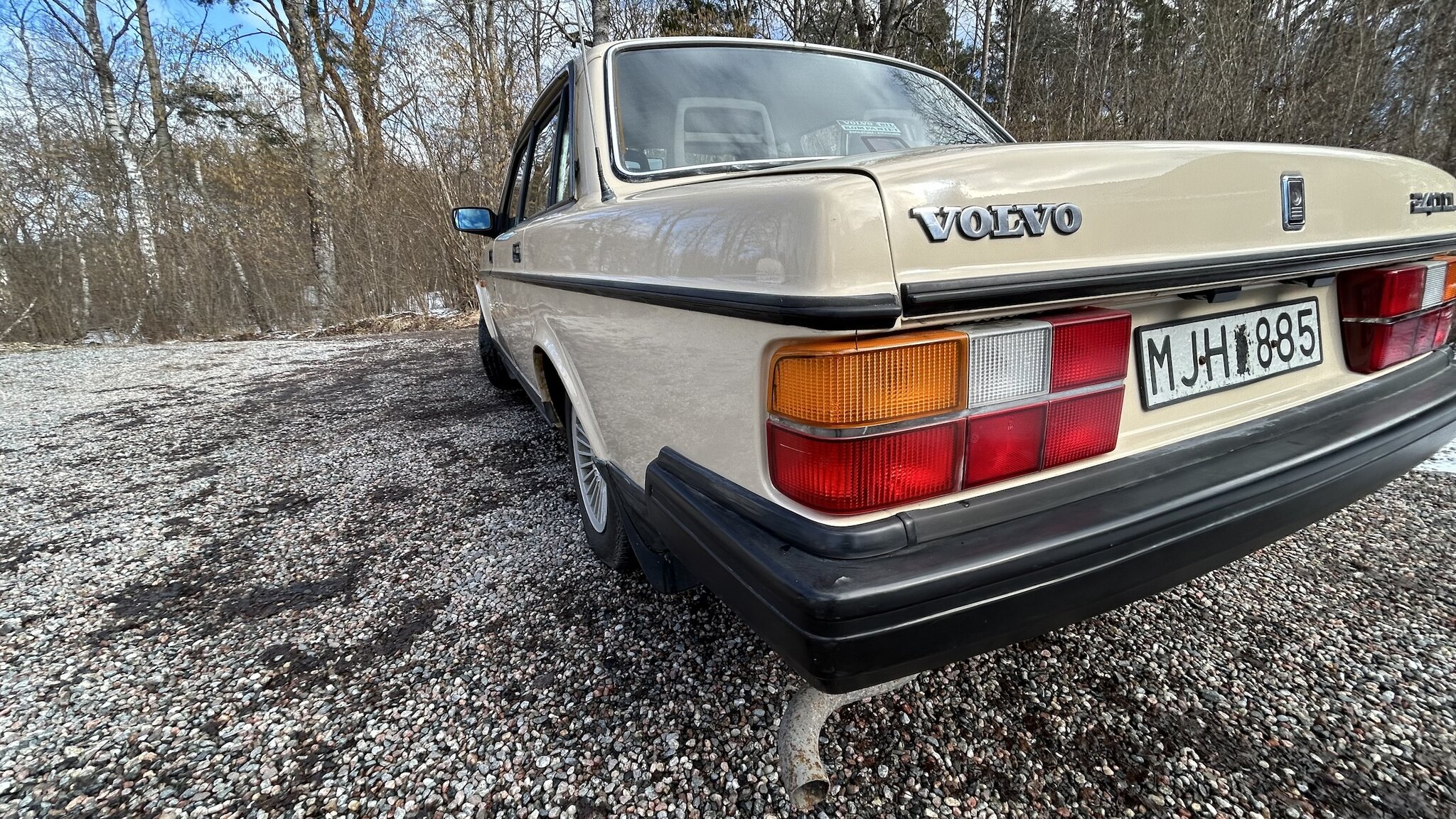 Exterior image of 1987 Volvo 244