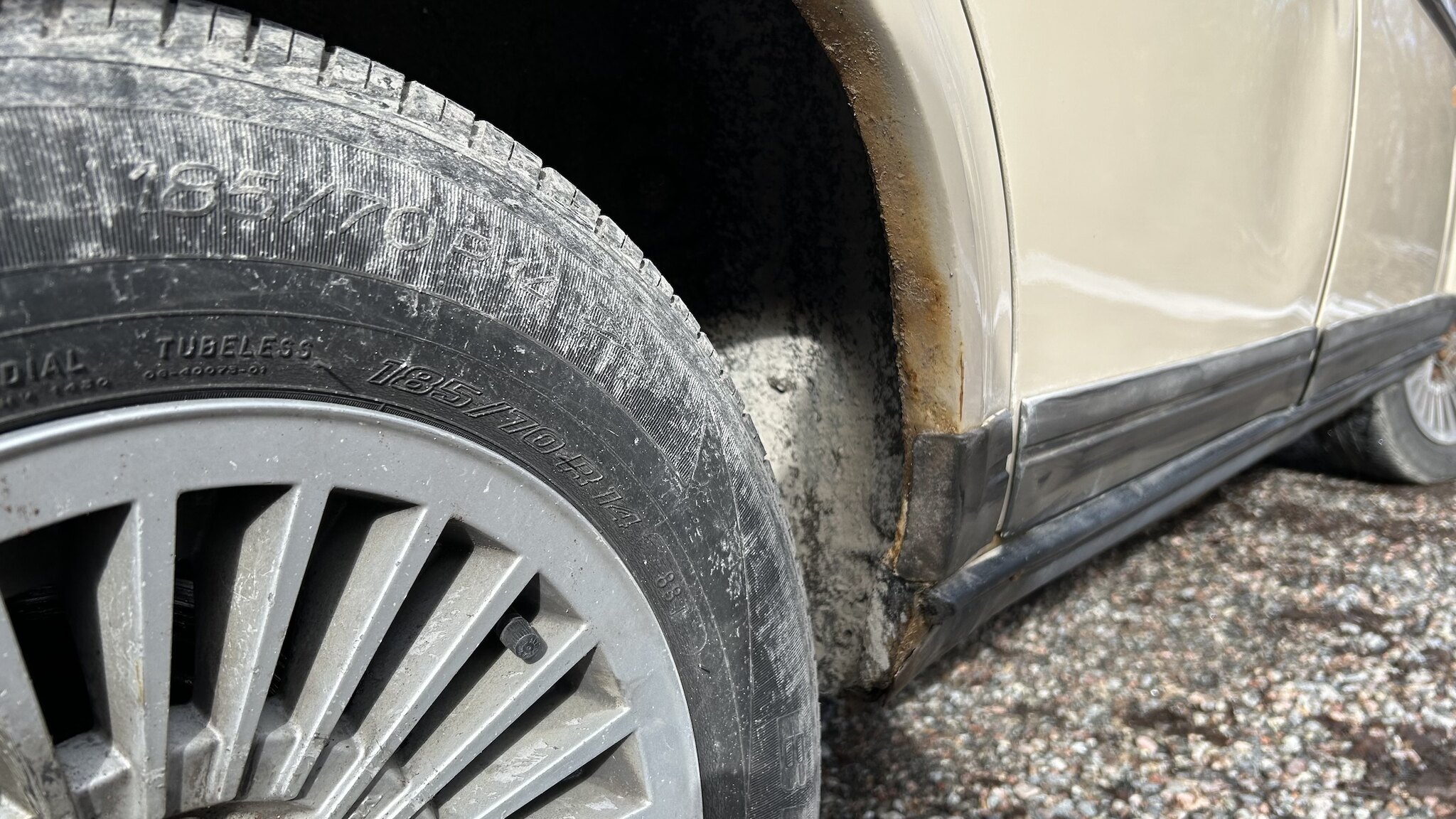 Exterior image of 1987 Volvo 244