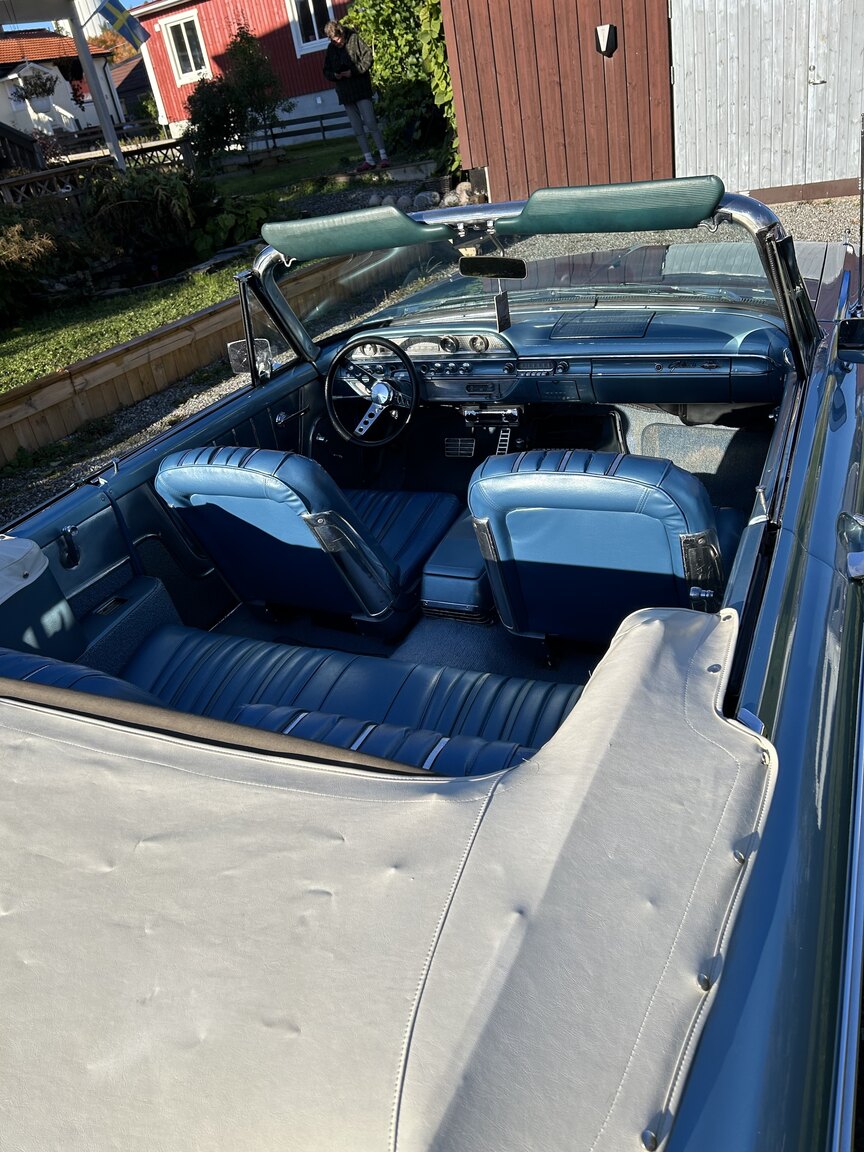 Interior image of 1962 Ford Galaxie 500 XL Sunliner
