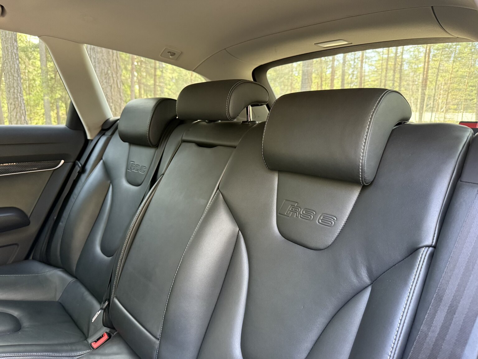 Interior image of 2010 Audi RS6 Avant V10 Quattro