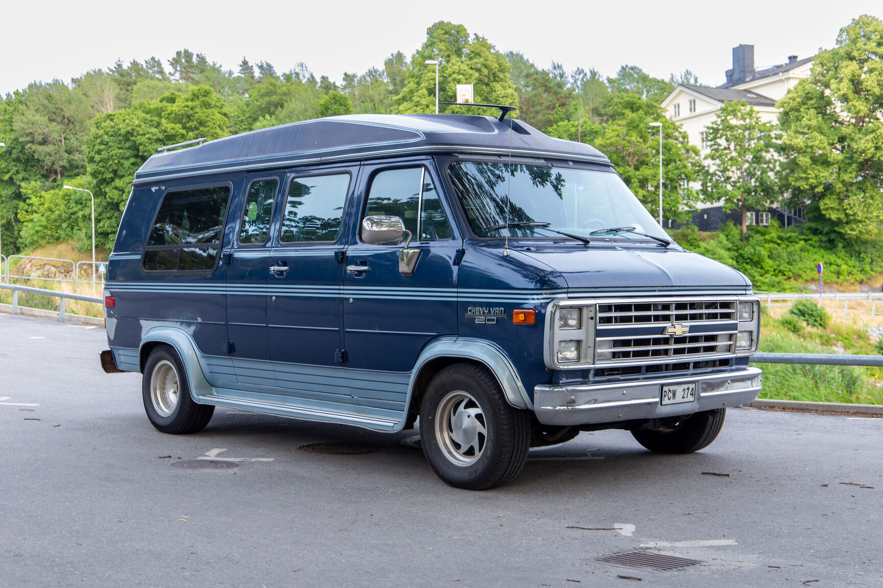 Exterior image of 1989 Chevrolet G20 Conversion Van