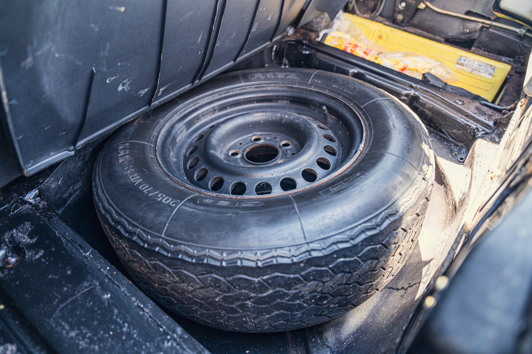 Interior image of 1976 Mercedes-Benz 450 SLC (70)