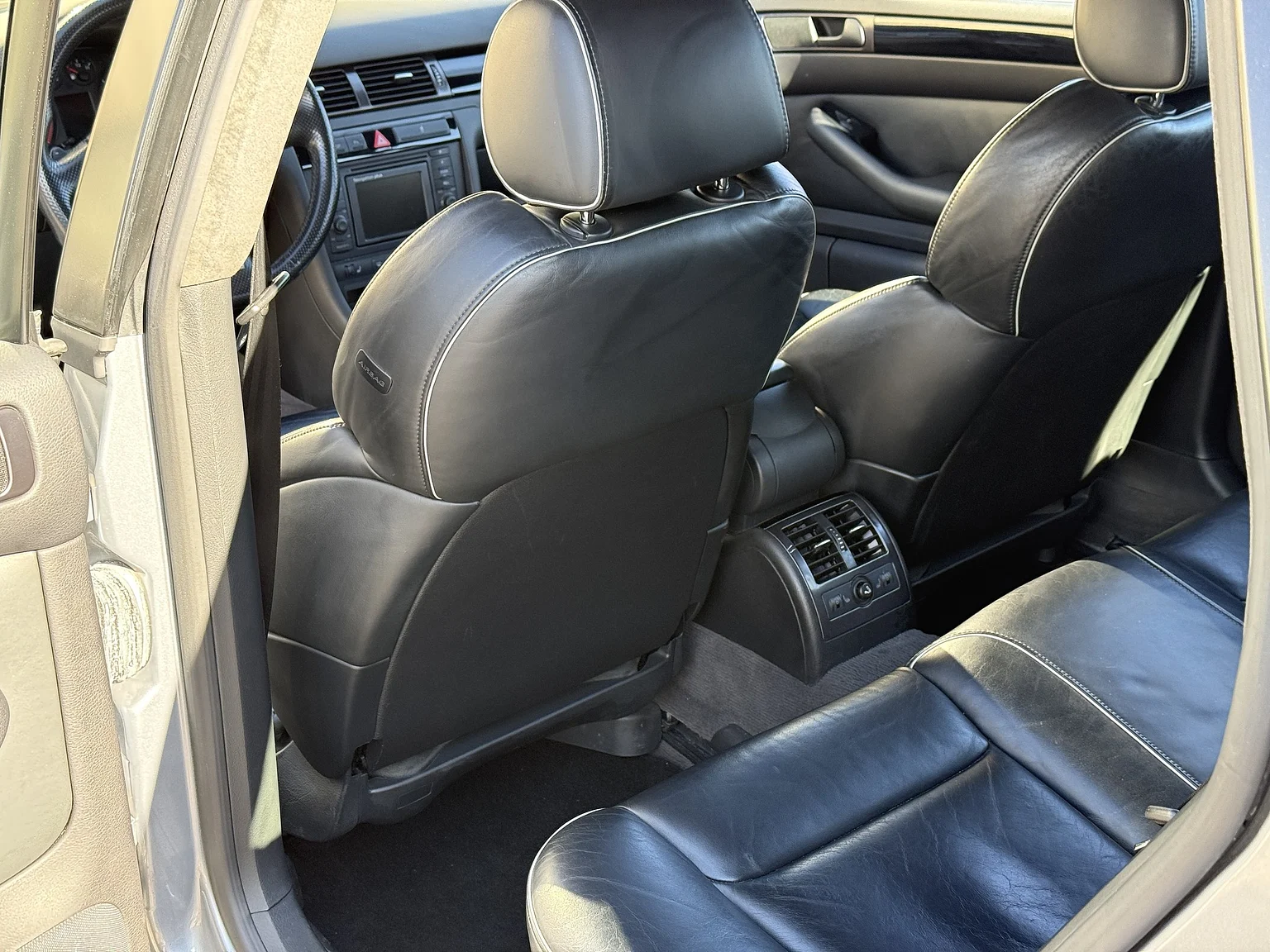 Interior image of 2002 Audi RS 6 Avant (84)