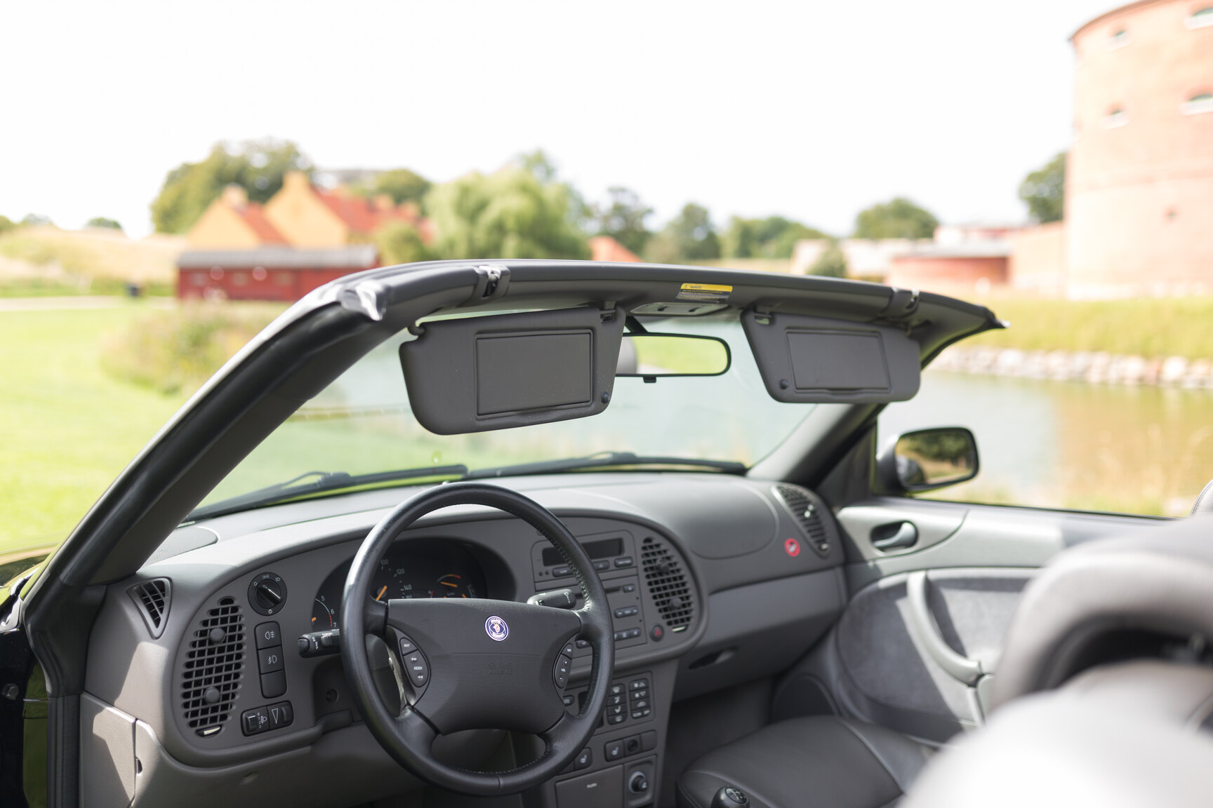 Interior image of 1998 Saab 9-3 SE 2.0T Convertible