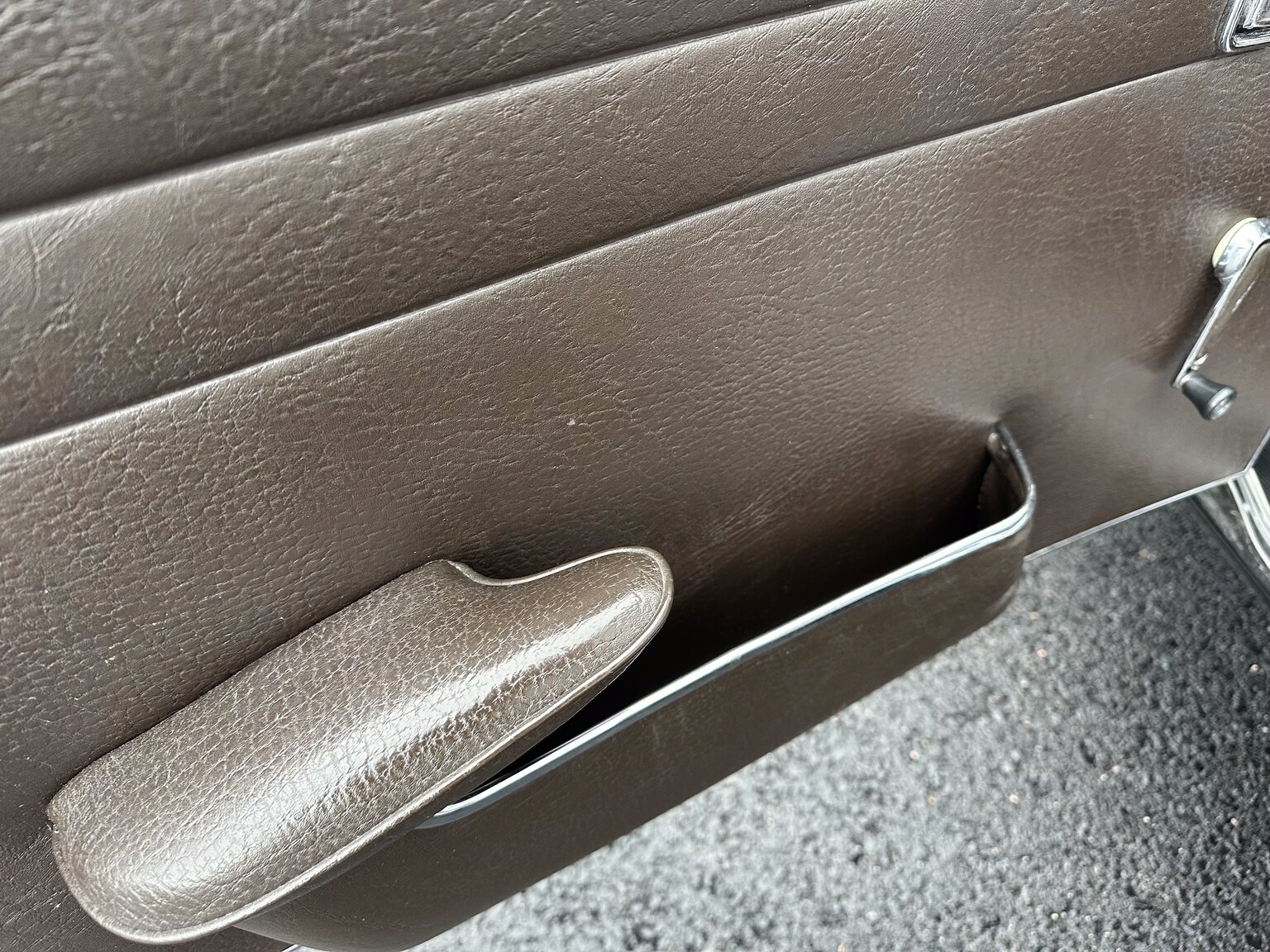 Interiörbild 1968 Mercedes Benz SL 280 Pagoda (4)