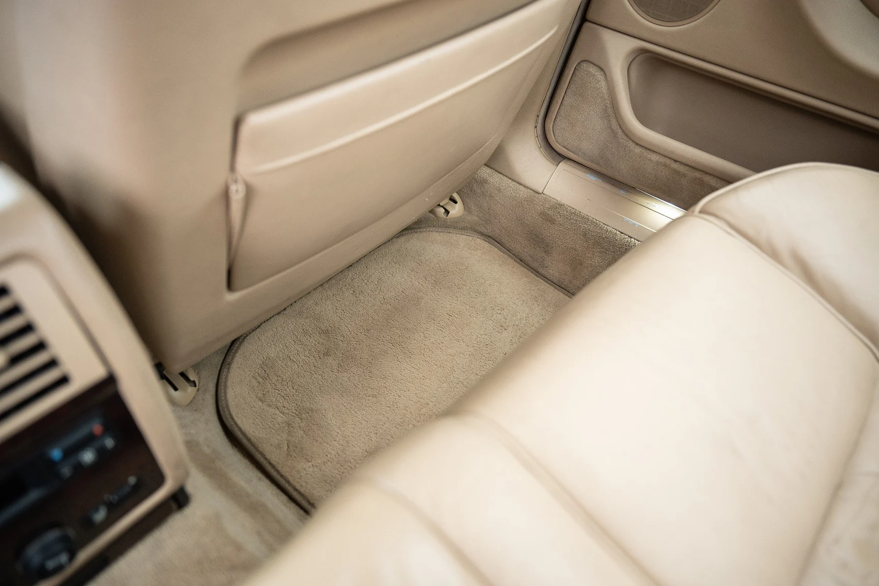 Interior image of 1996 BMW 740 iA - NO RESERVE (31)