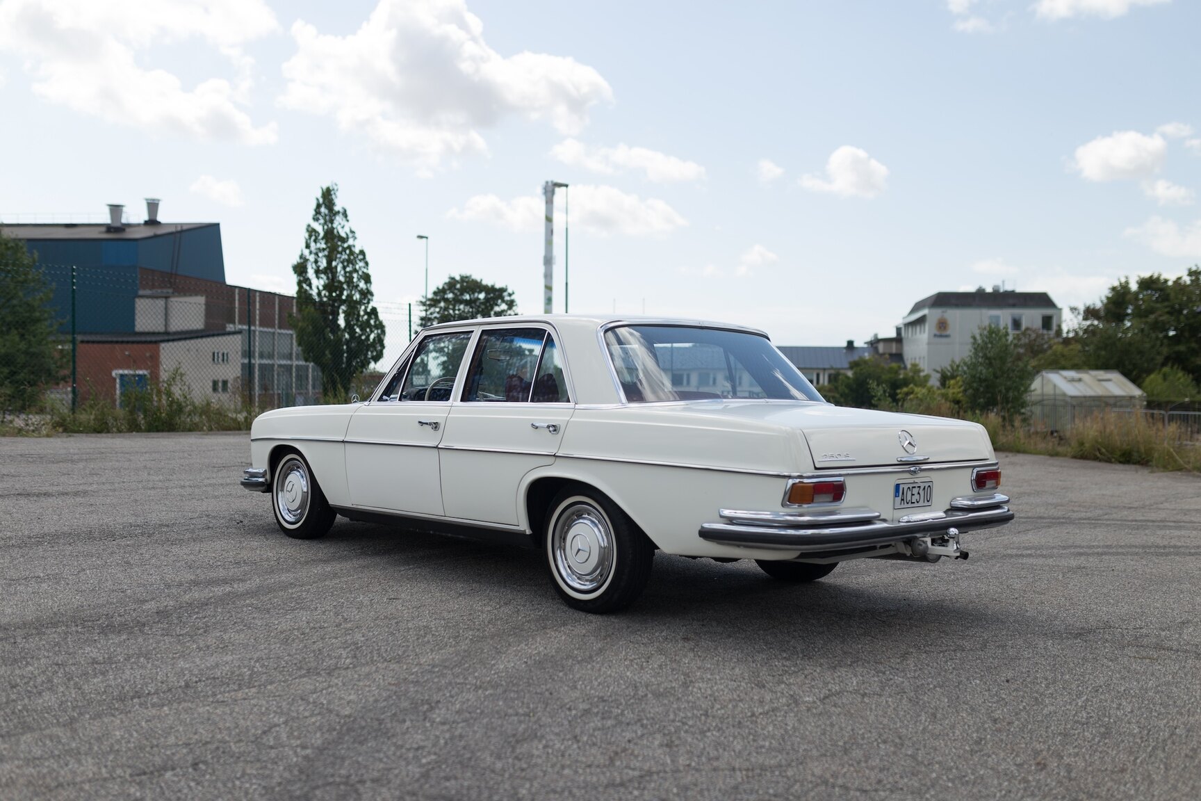Exterior image of 1966  Mercedes-Benz 250 