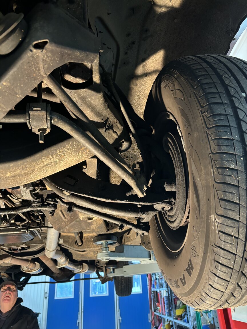 Image of 1976 Chrysler Cordoba mechanics