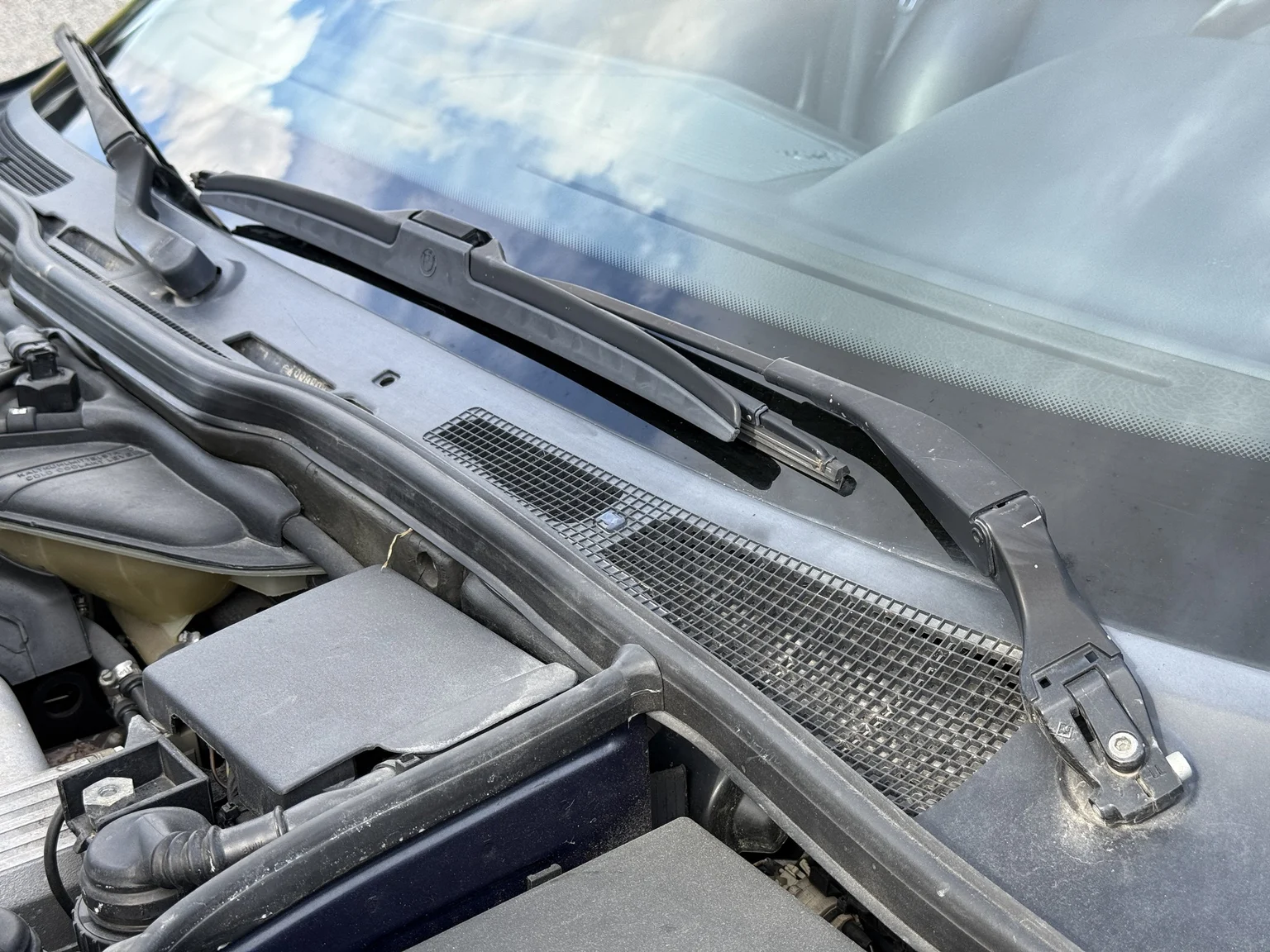 Image of 1990 BMW 750i (7) mechanics