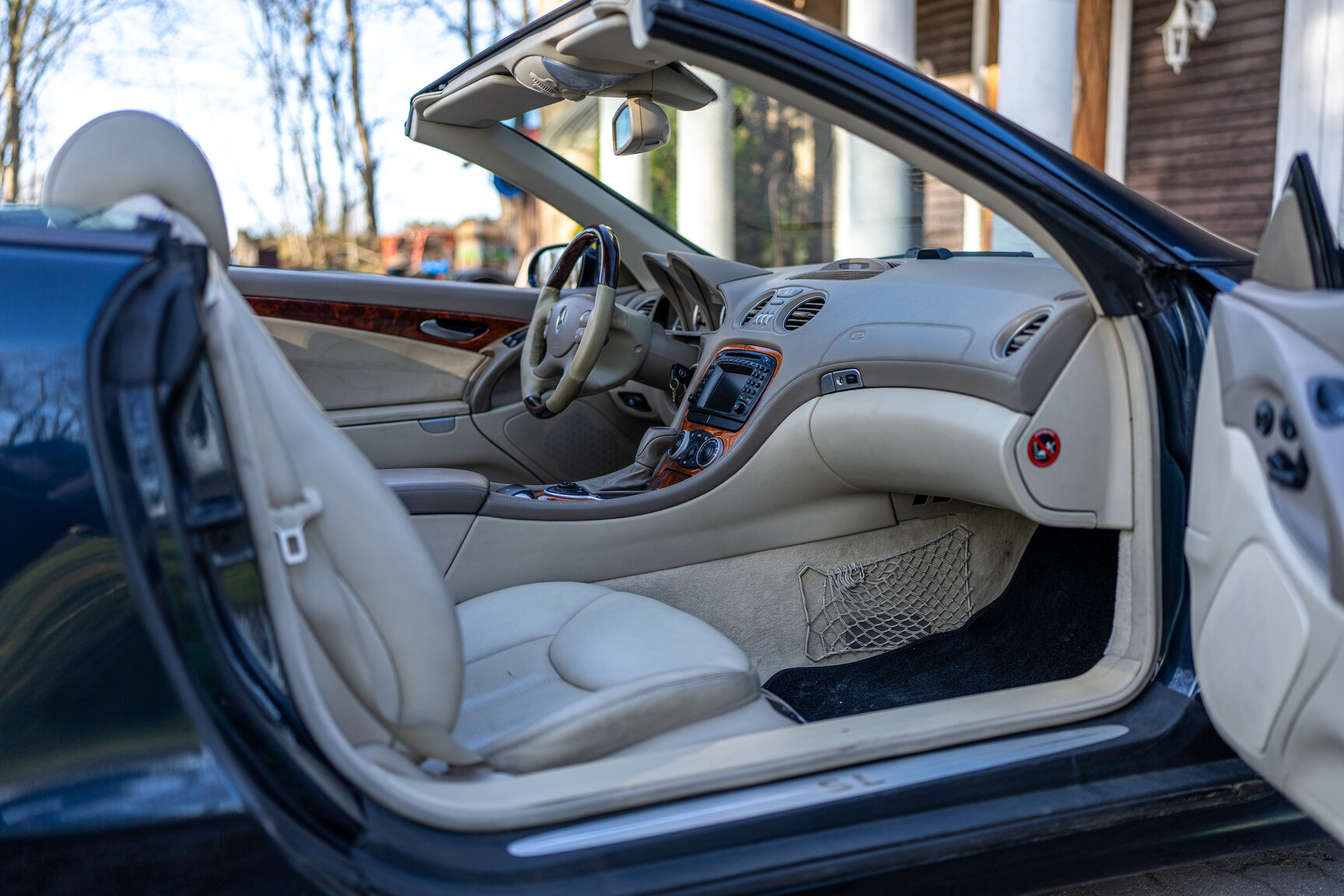 Interior image of 2002 Mercedes-Benz SL 500