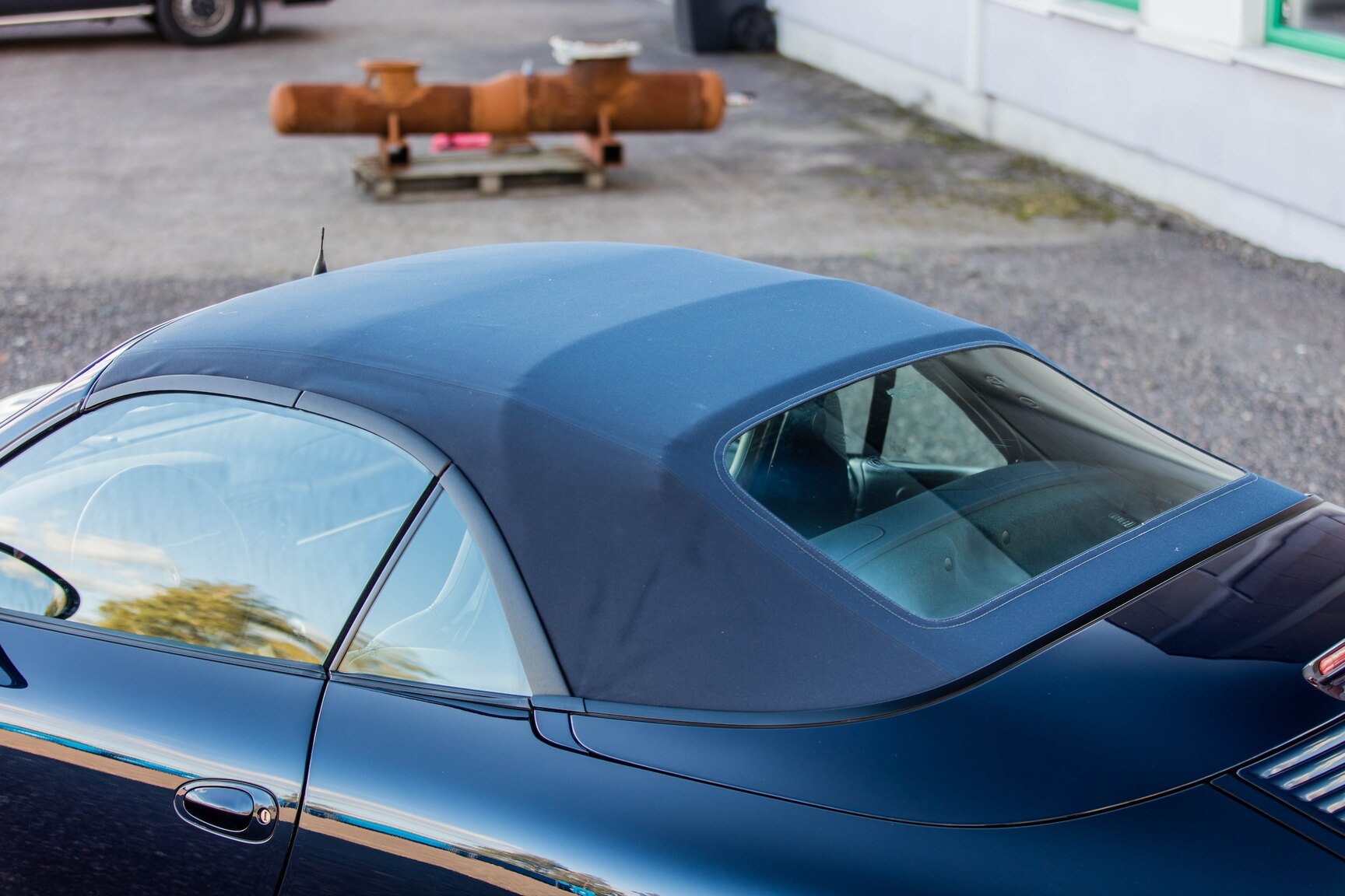 Exteriörbild på 1999 Porsche 911 Carrera Cabriolet