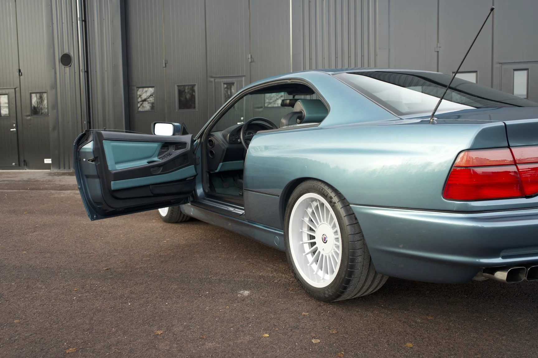 Interior image of 1992 BMW 850i 6-speed manual - 1 of 49 (1)