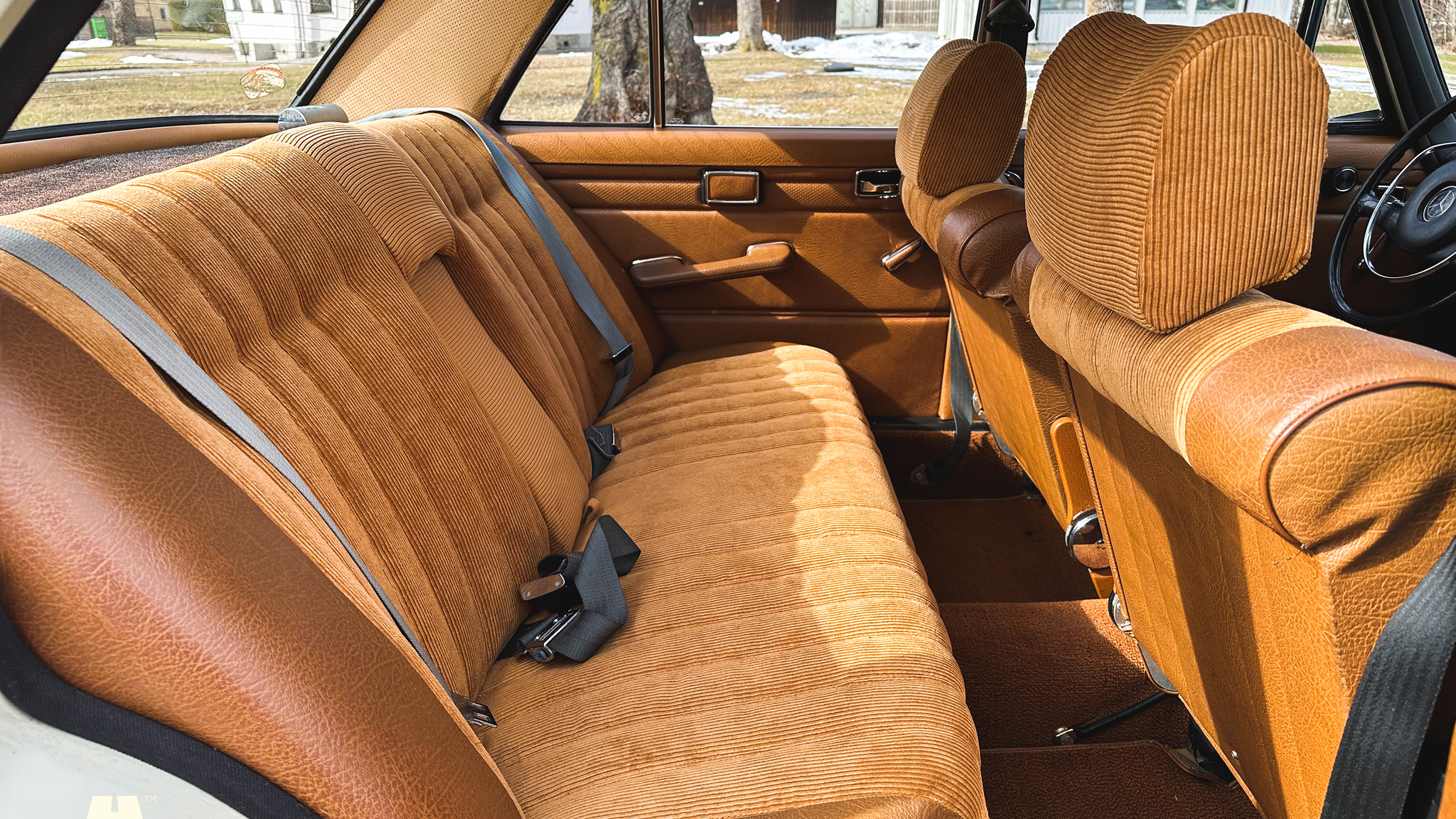 Interiörbild 1972 Mercedes-Benz 200