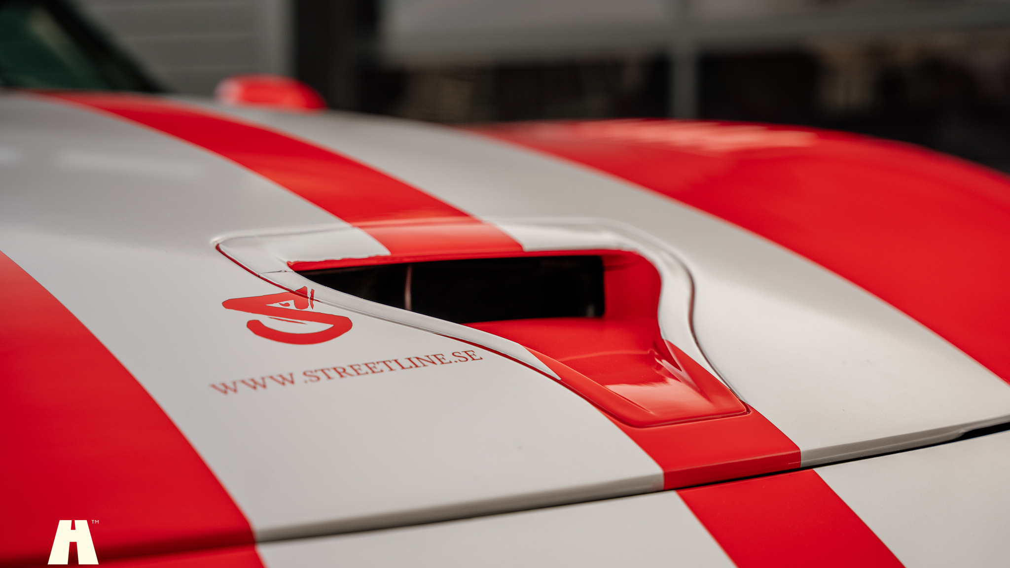 Exterior image of 1997 Dodge Viper GTS