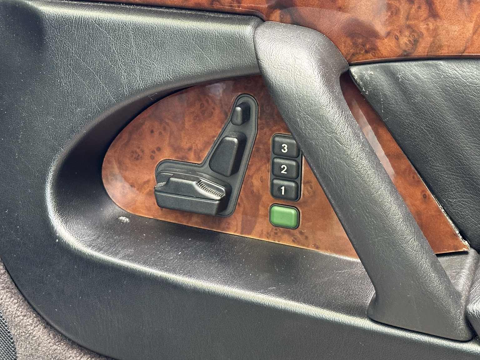 Innenraumfoto von 1992 Mercedes 300 SE (41)