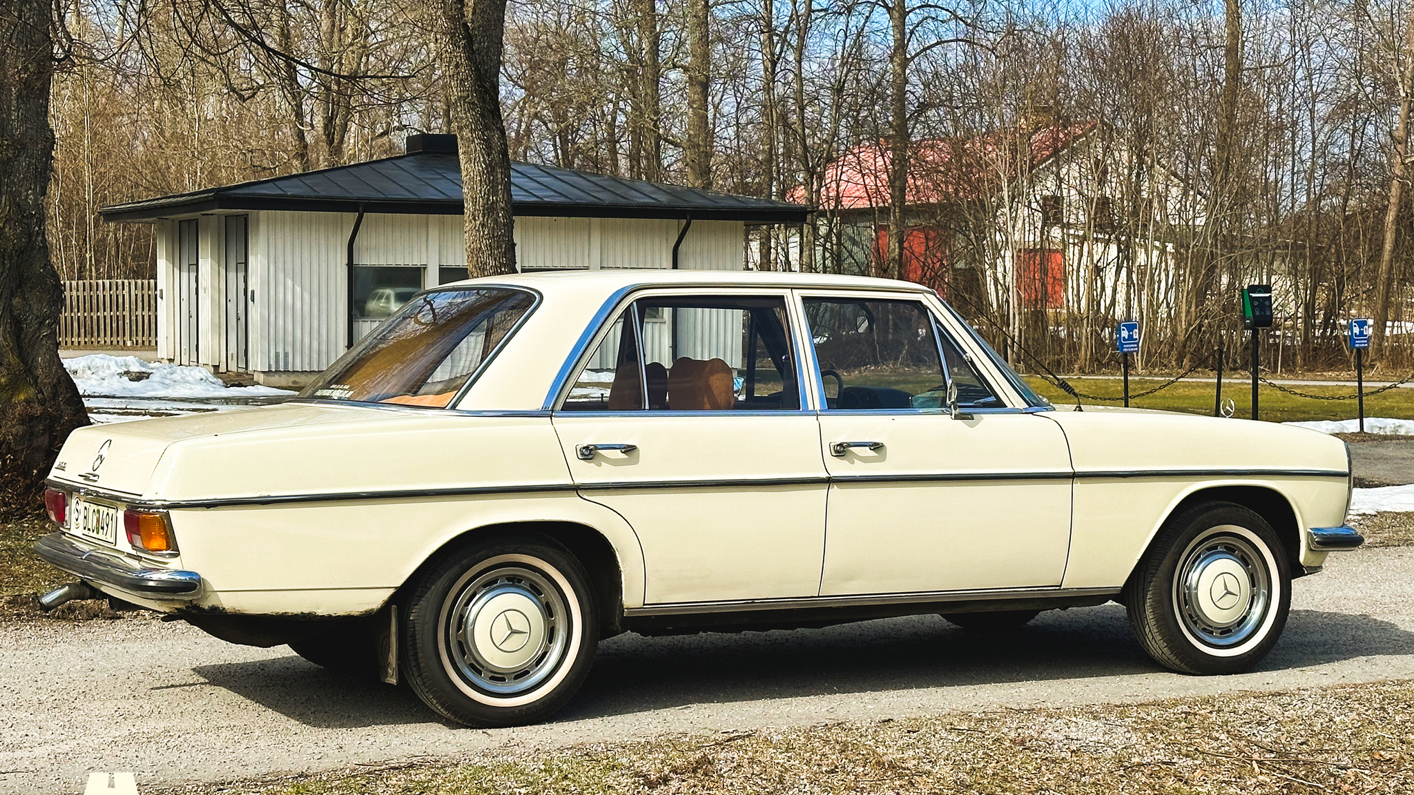 Exteriörbild på 1972 Mercedes-Benz 200