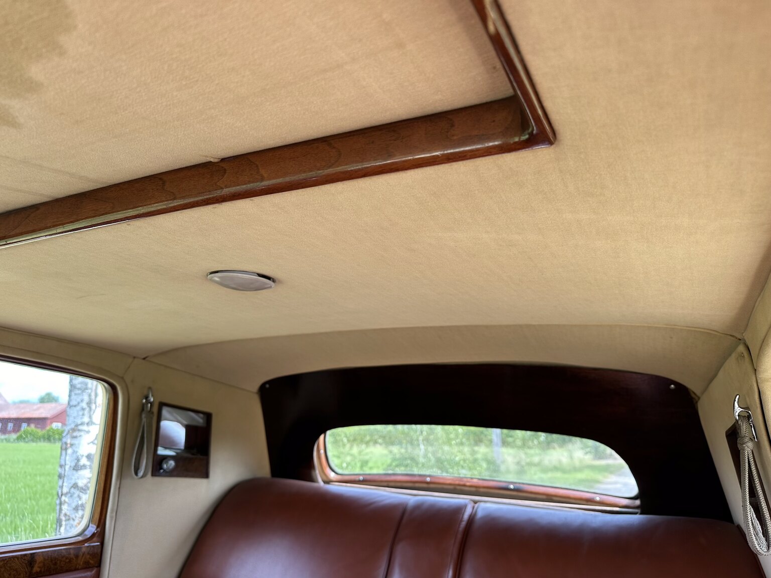 Interior image of 1947 Bentley Mark IV Sport Saloon