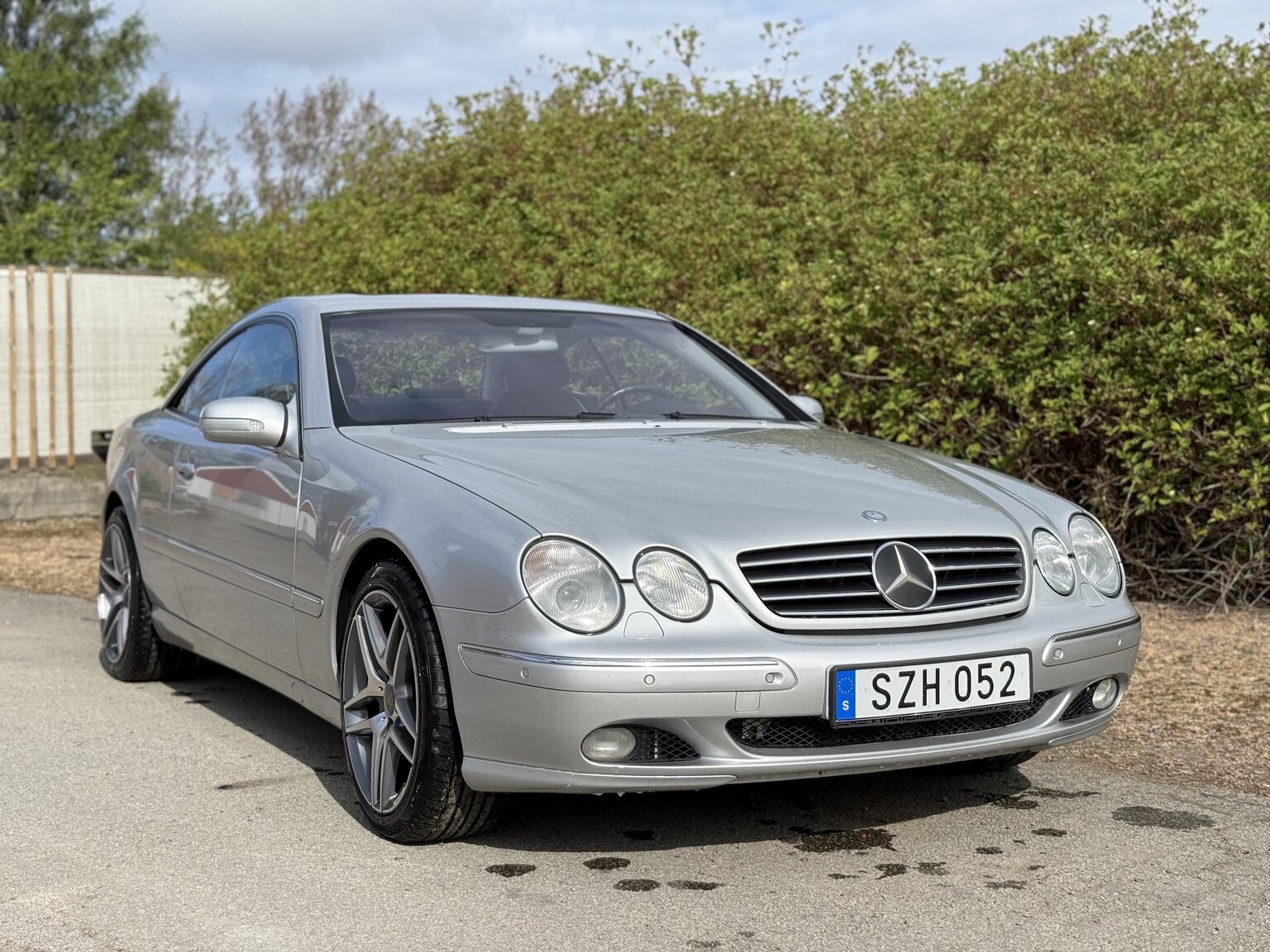 Exterior image of 2000 Mercedes-Benz CL 500