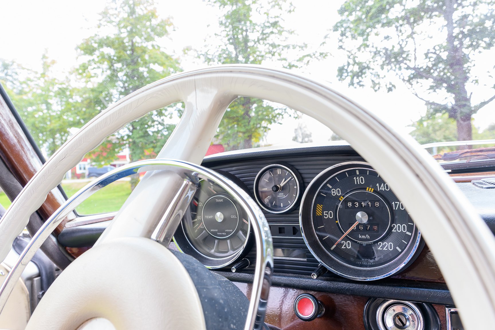 Interior image of 1969 Mercedes-Benz 300 SEL