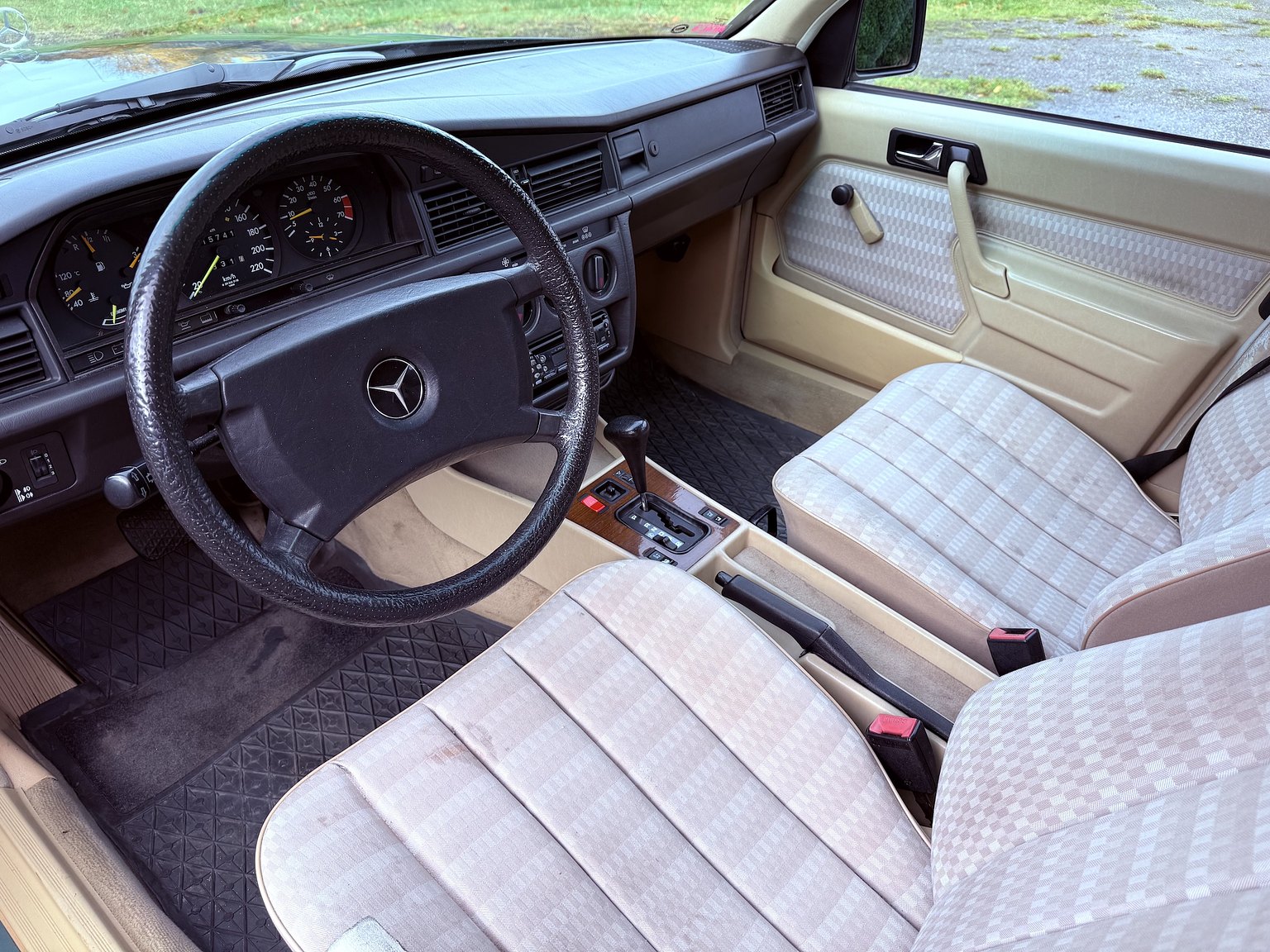 Interior image of 1989 Mercedes-Benz 190 E