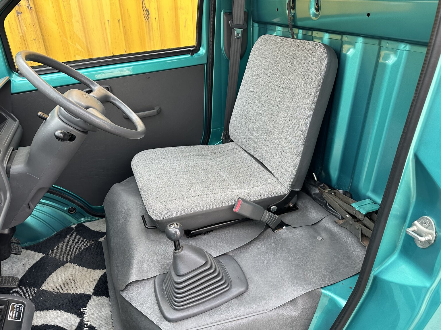 Innenraumfoto von 1997 Daihatsu Midget II