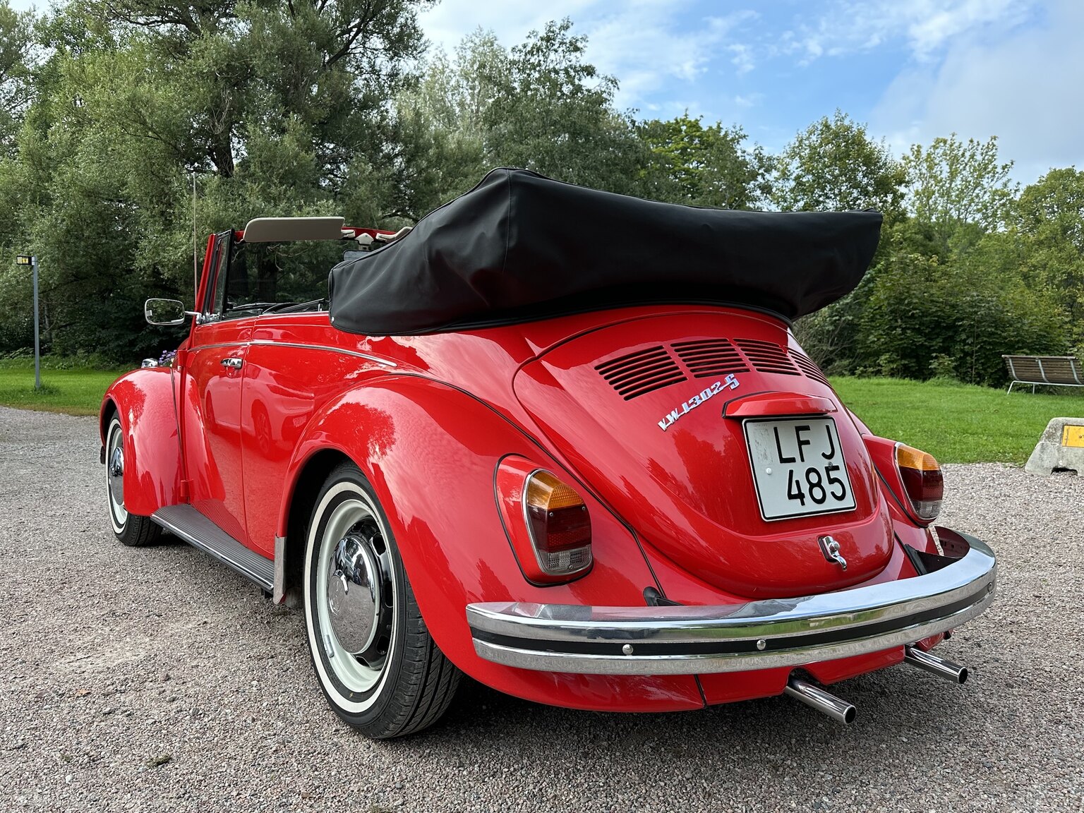 Exterior image of 1971 Volkswagen beetle 1302 cabriolet