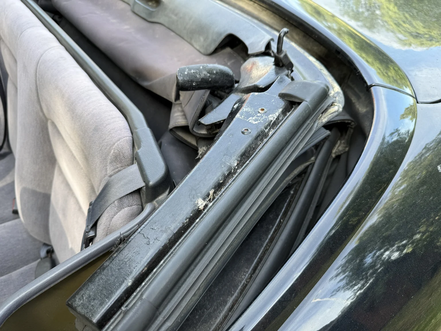 Exterior image of 1997 Chrysler Sebring Cabriolet (42)