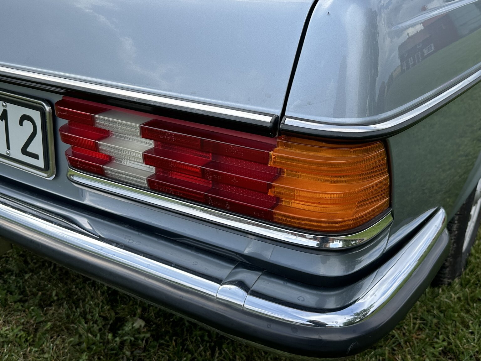 Exteriörbild på 1984 Mercedes-Benz 230 CE