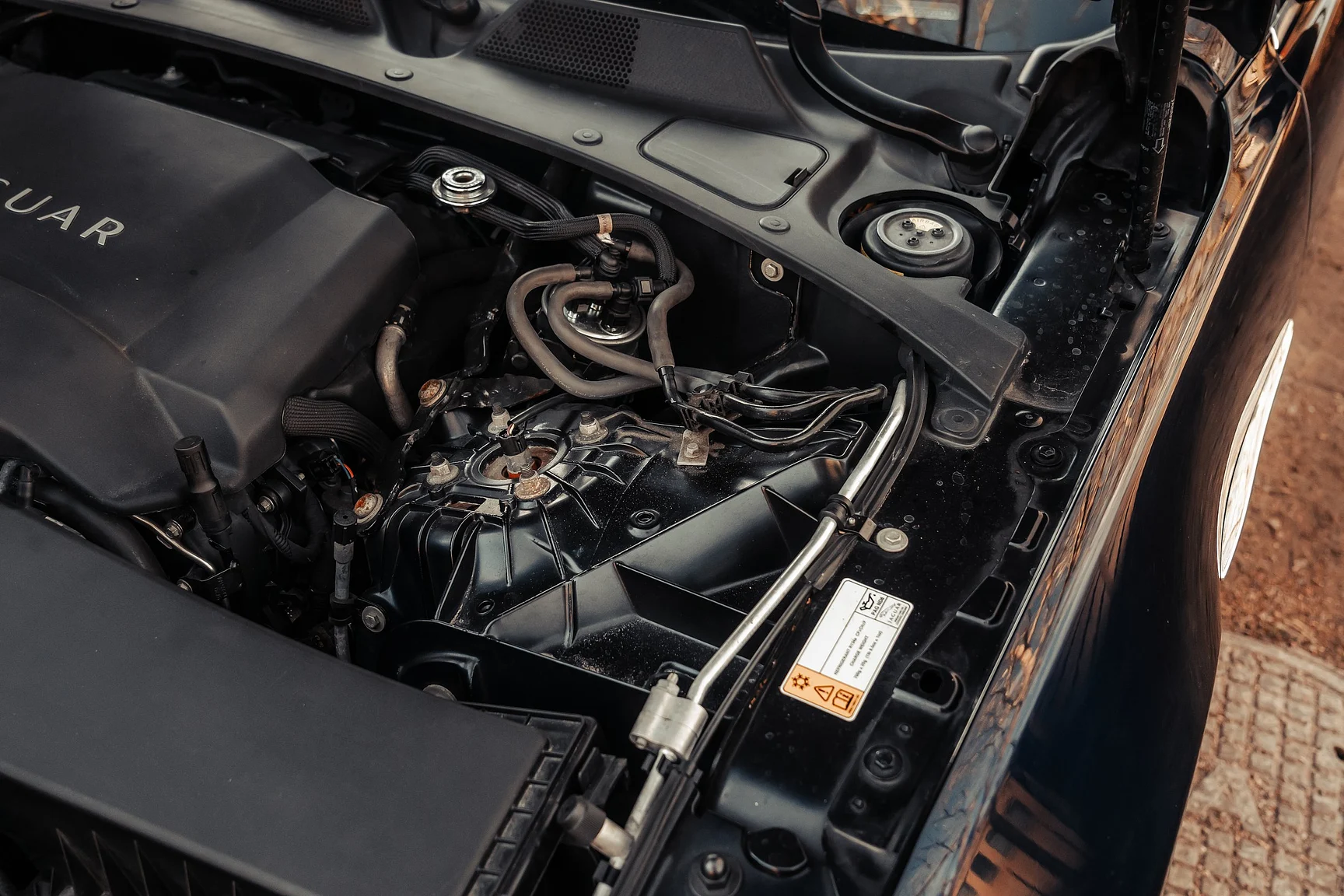 Image of 2012 Jaguar XJ mechanics (4)