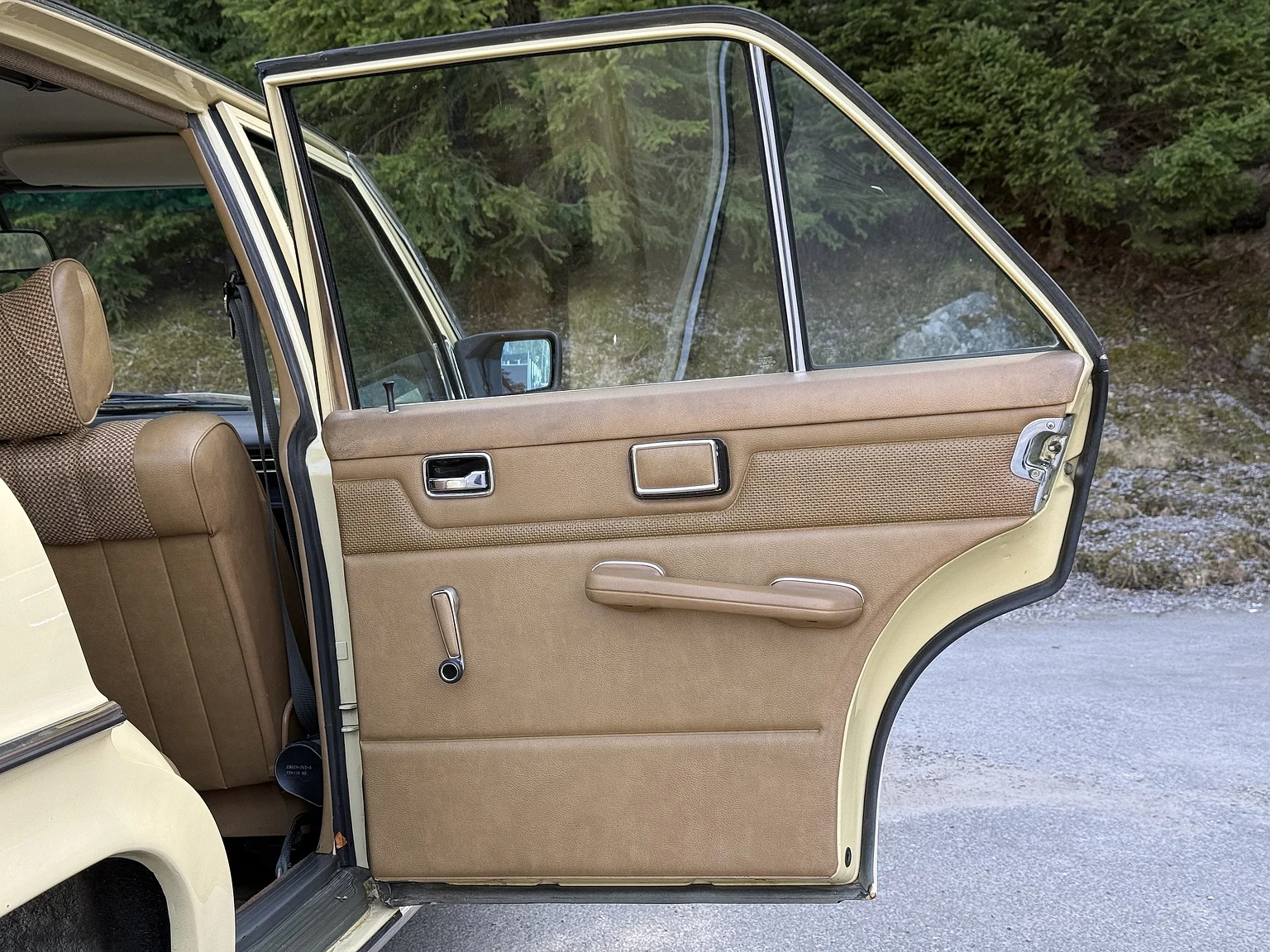 Innenraumfoto von 1974 Mercedes-Benz 230 Automatic (67)