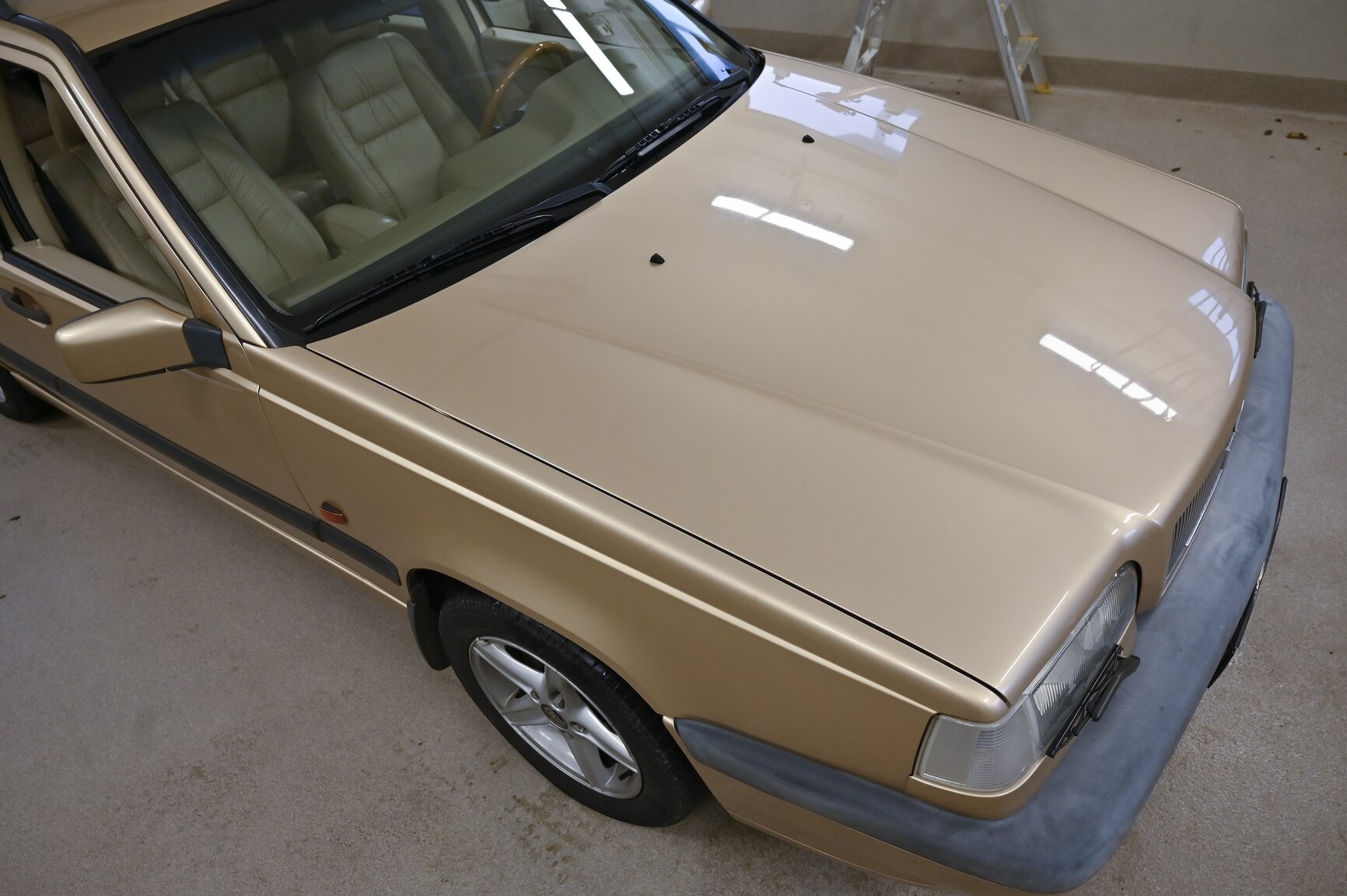 Exterior image of 1996 Volvo 855GLT