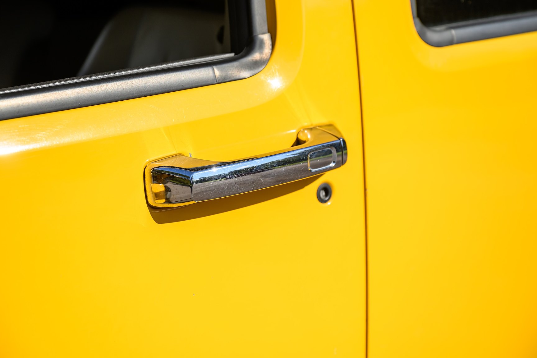 Exterior image of 2006 Hummer H3