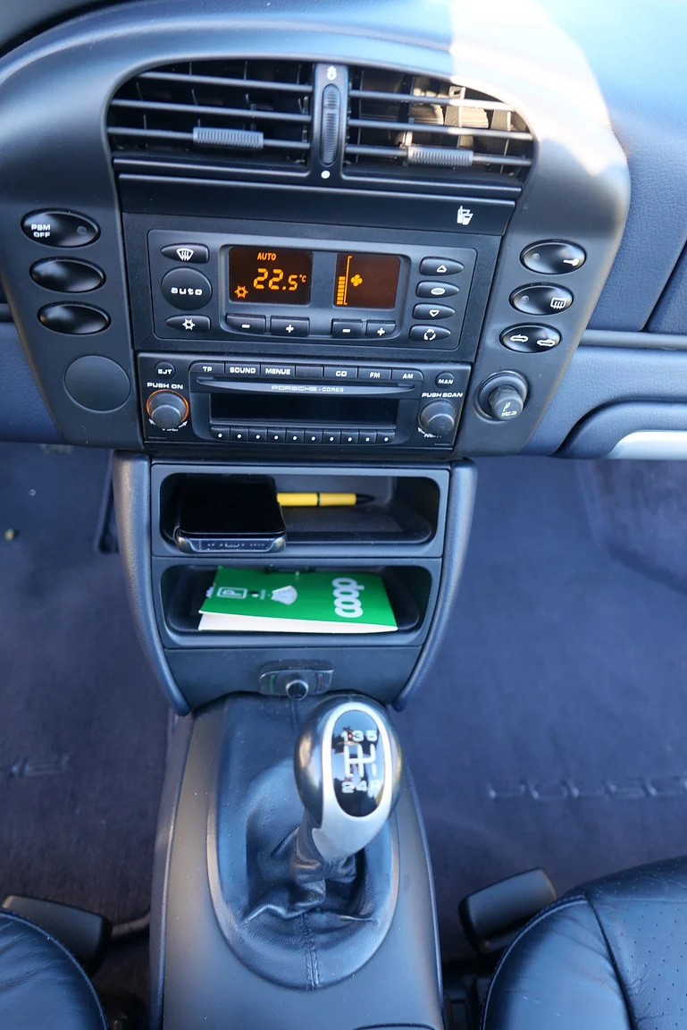 Interior image of 2003 Porsche Boxster (20)