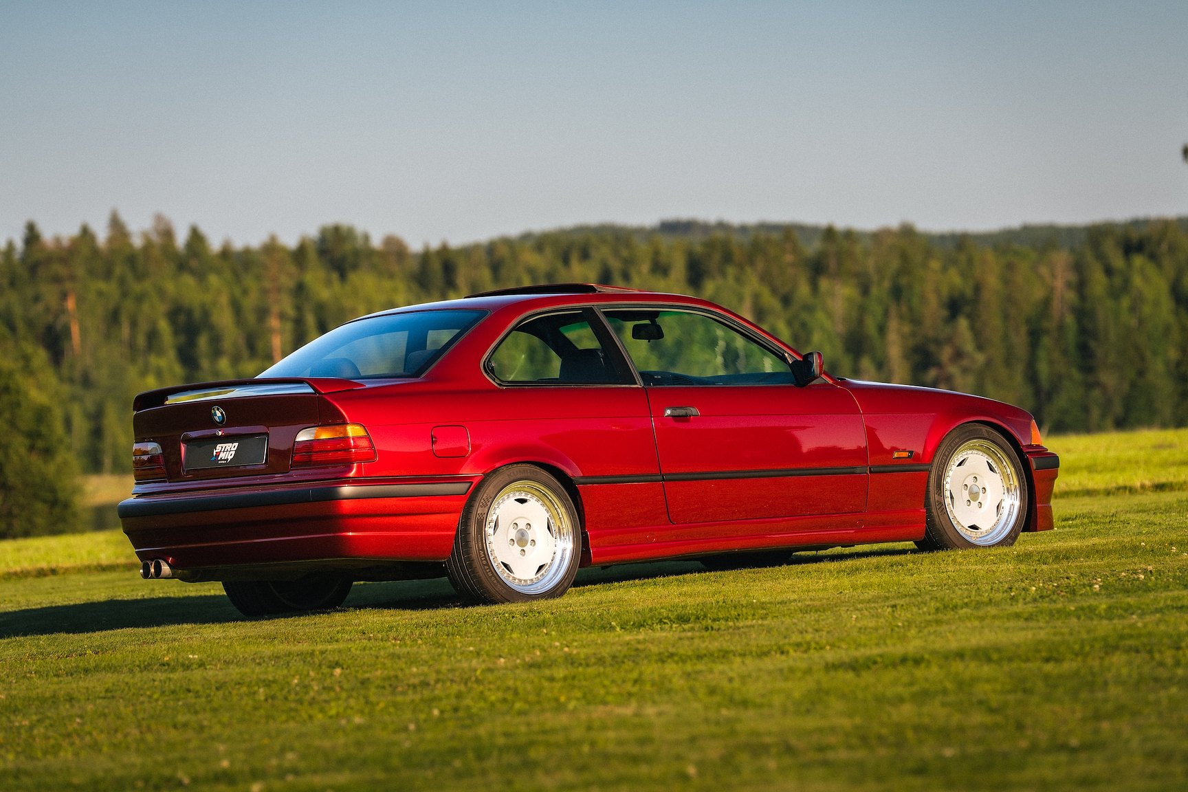 Exterior image of 1992 BMW 325i Coupé "No Reserve Auction"