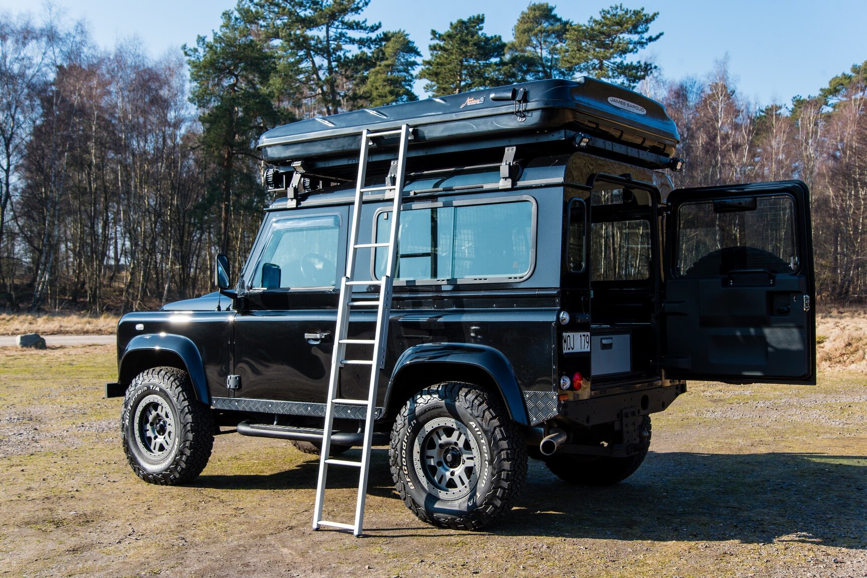 Exterior image of 2009 Land Rover Defender 90 2.4 TD4 4x4