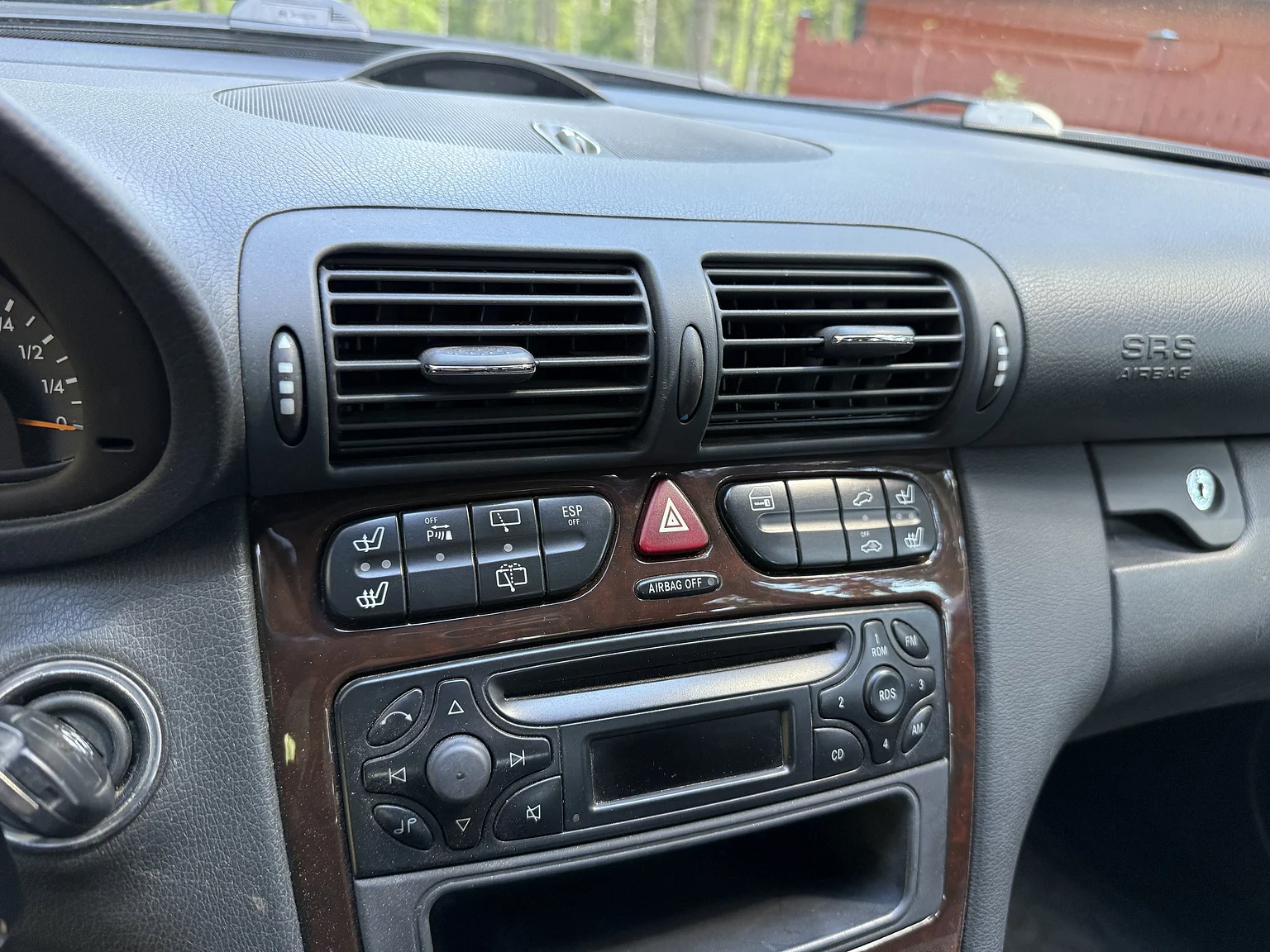 Innenraumfoto von 2002 Mercedes-Benz C 320 T (26)