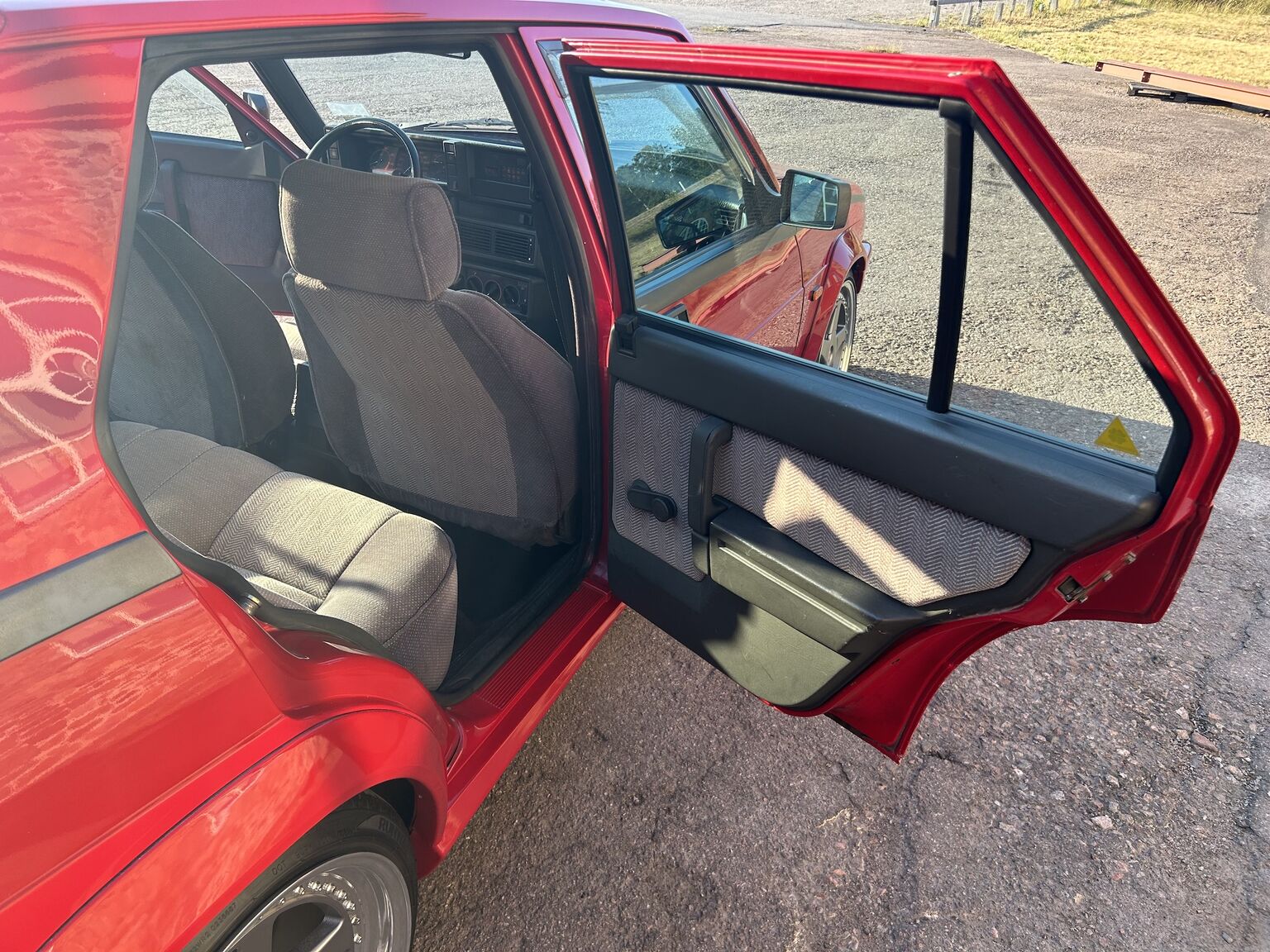 Innenraumfoto von 1988 Alfa Romeo 75 (6)