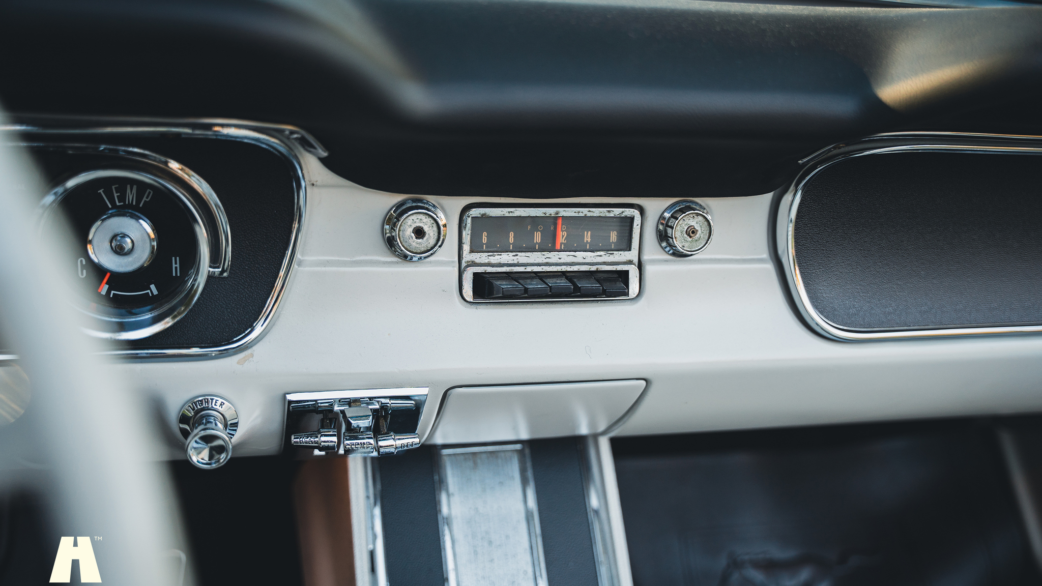 Interior image of 1965 Ford Mustang Cabriolet (38)